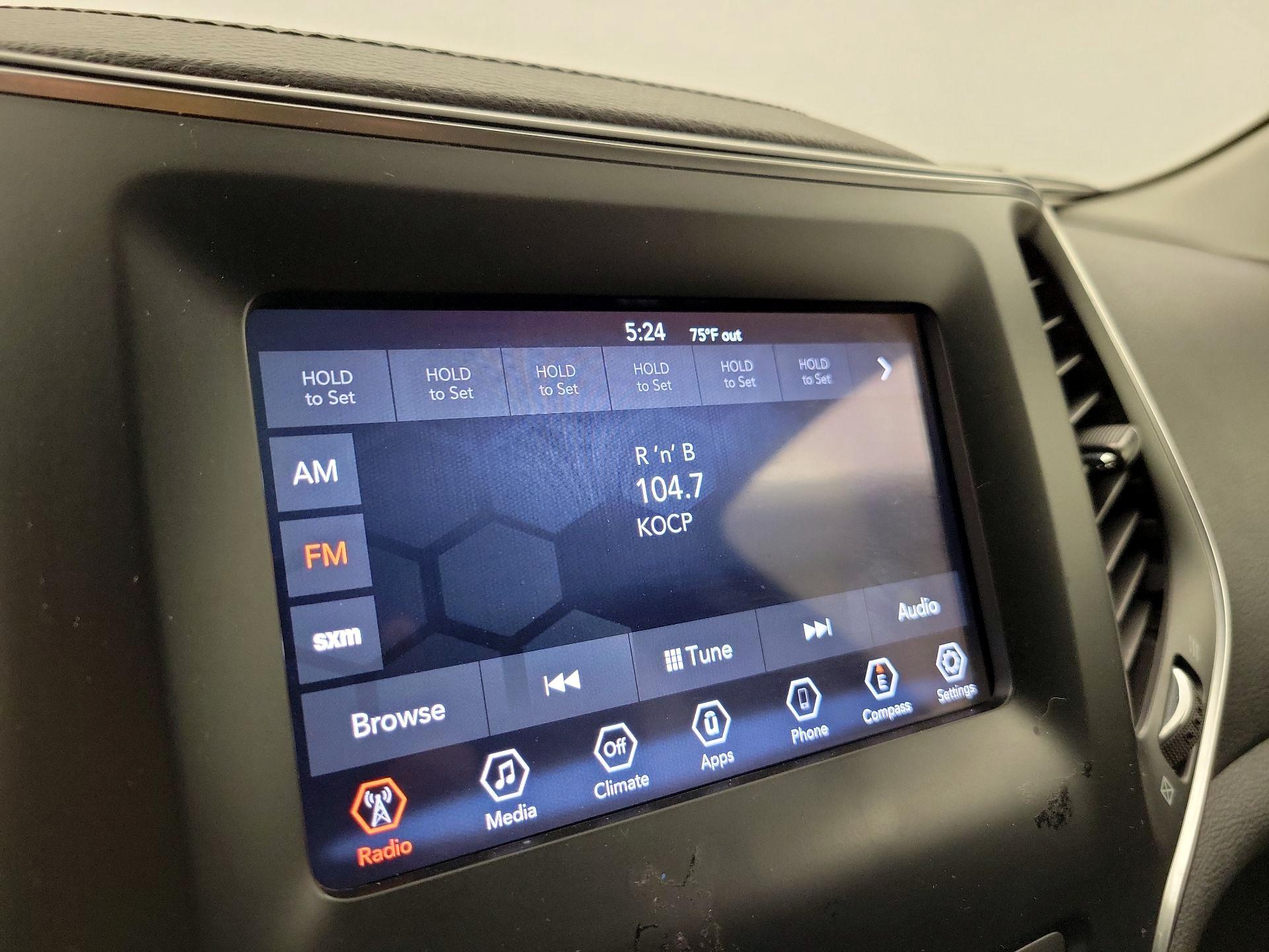 Thumbnail: 2019 Jeep Cherokee - 15