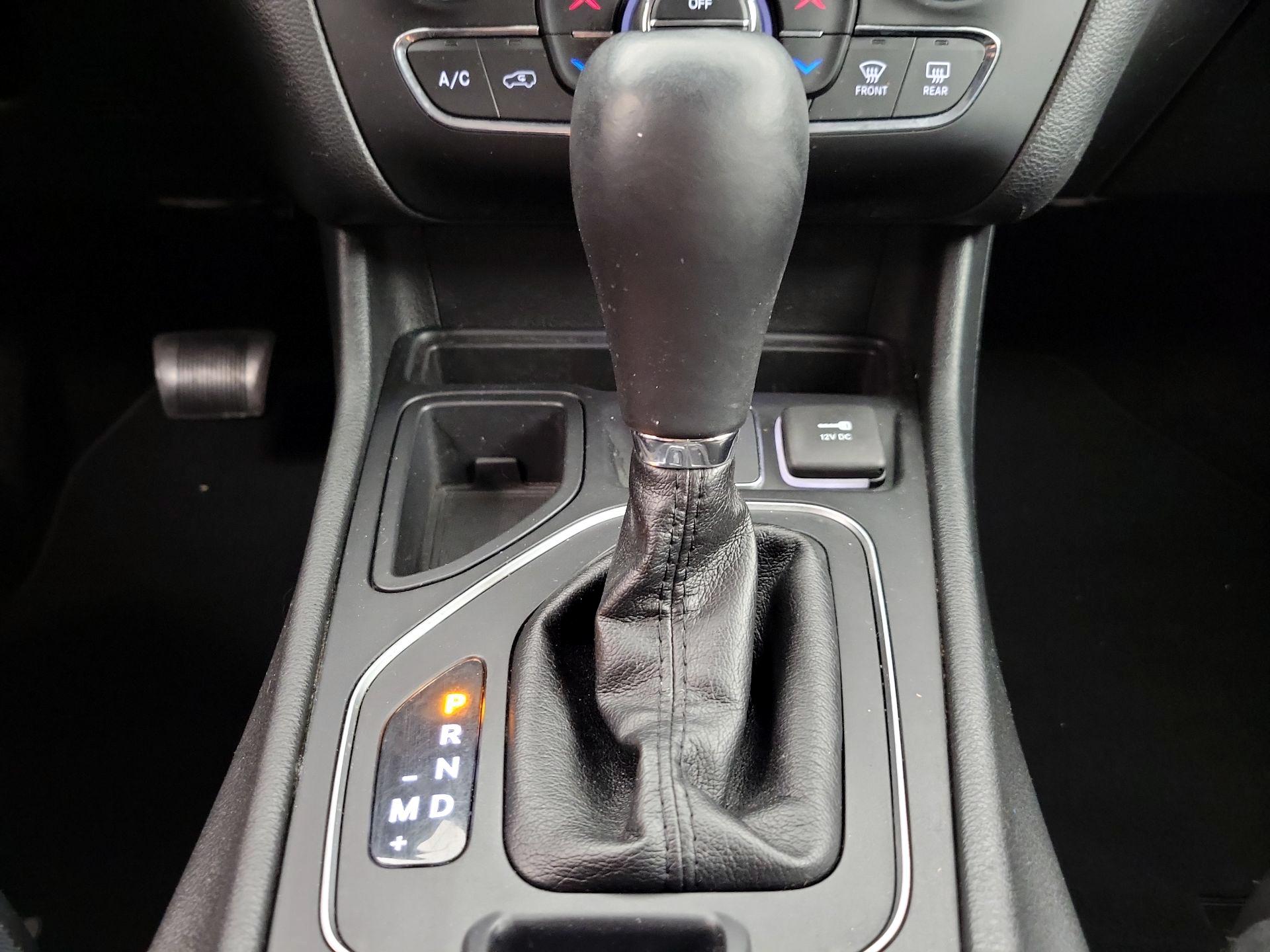 Thumbnail: 2019 Jeep Cherokee - 17