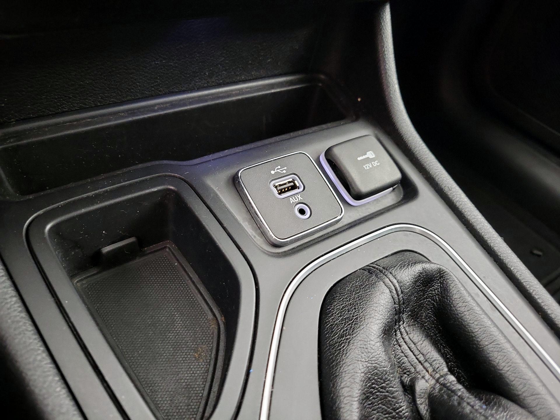 Thumbnail: 2019 Jeep Cherokee - 18