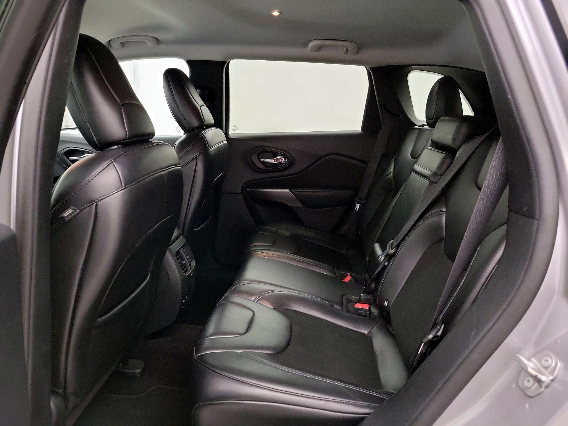 Thumbnail: 2019 Jeep Cherokee - 19