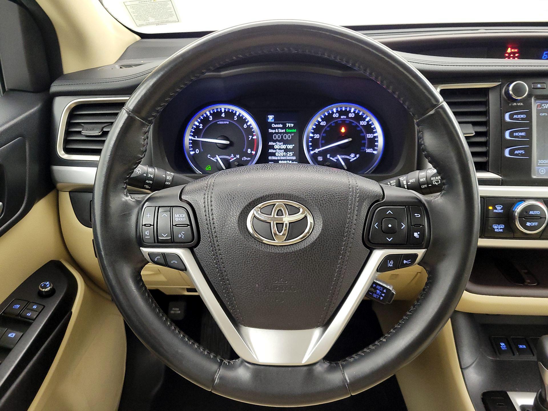 Thumbnail: 2017 Toyota Highlander - 10