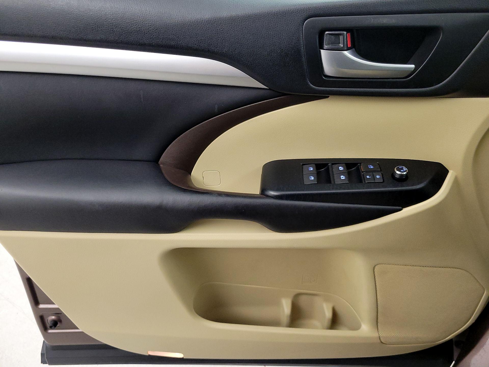 Thumbnail: 2017 Toyota Highlander - 12