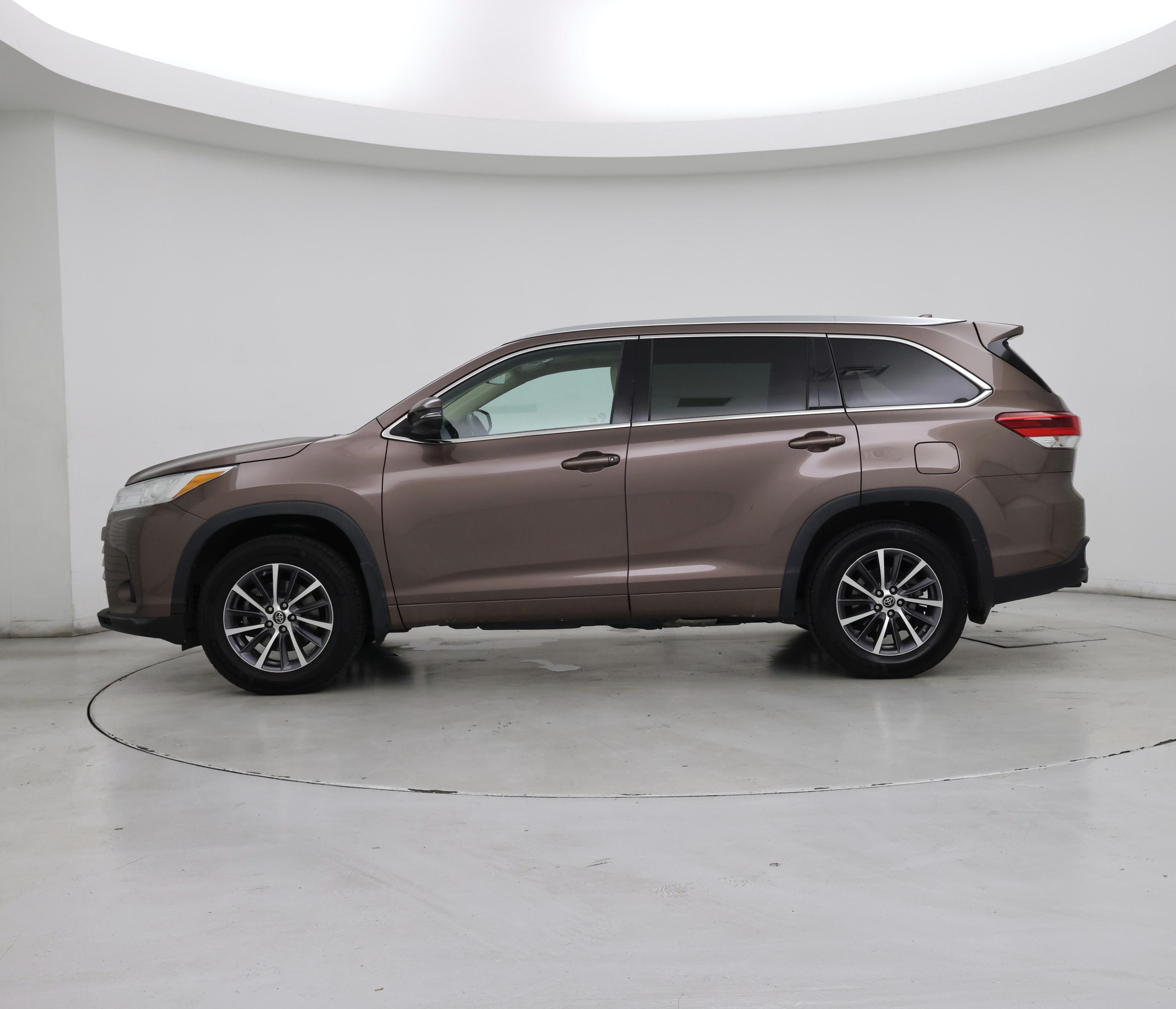 Thumbnail: 2017 Toyota Highlander - 3