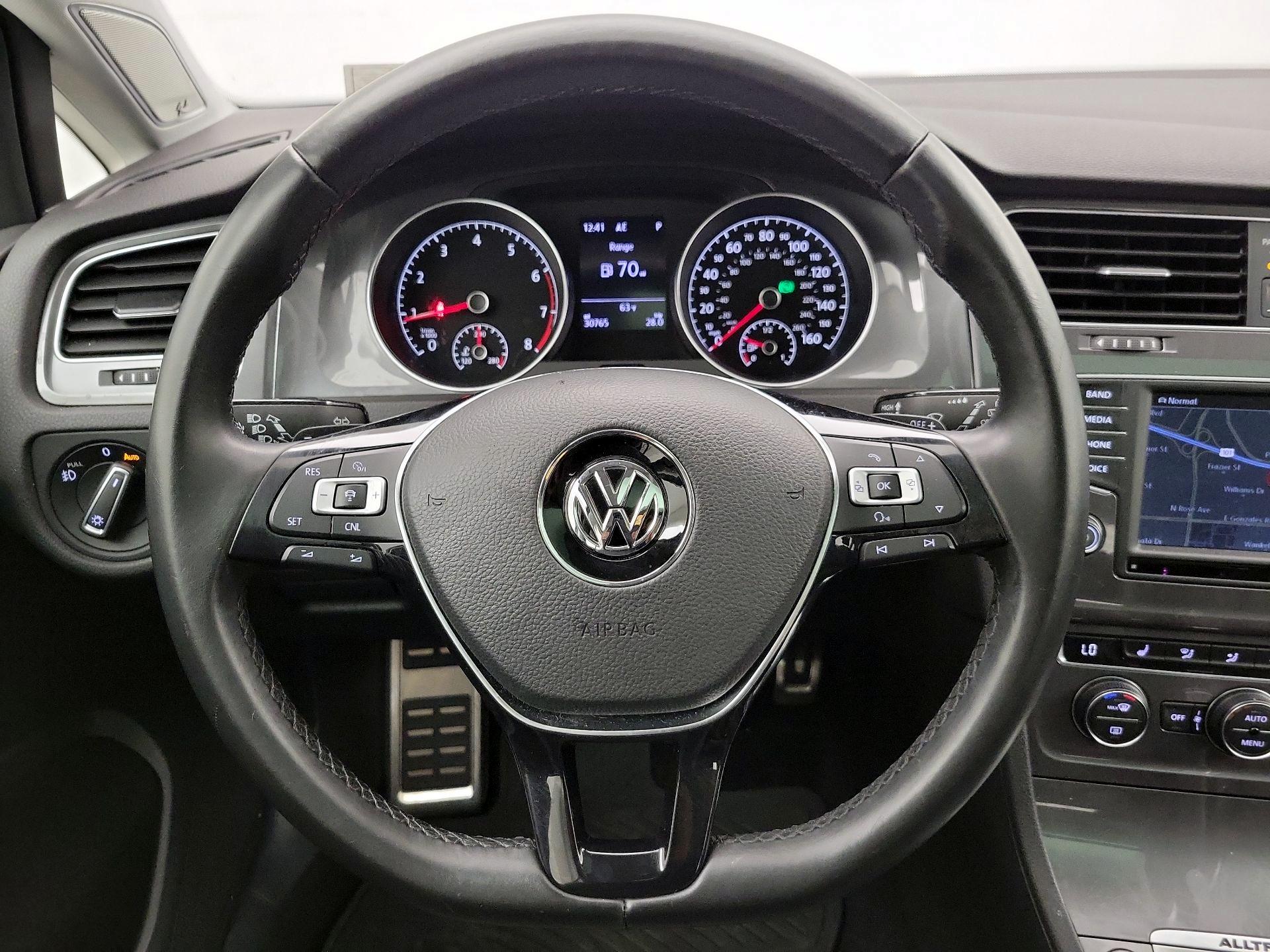 Thumbnail: 2017 Volkswagen Golf - 10