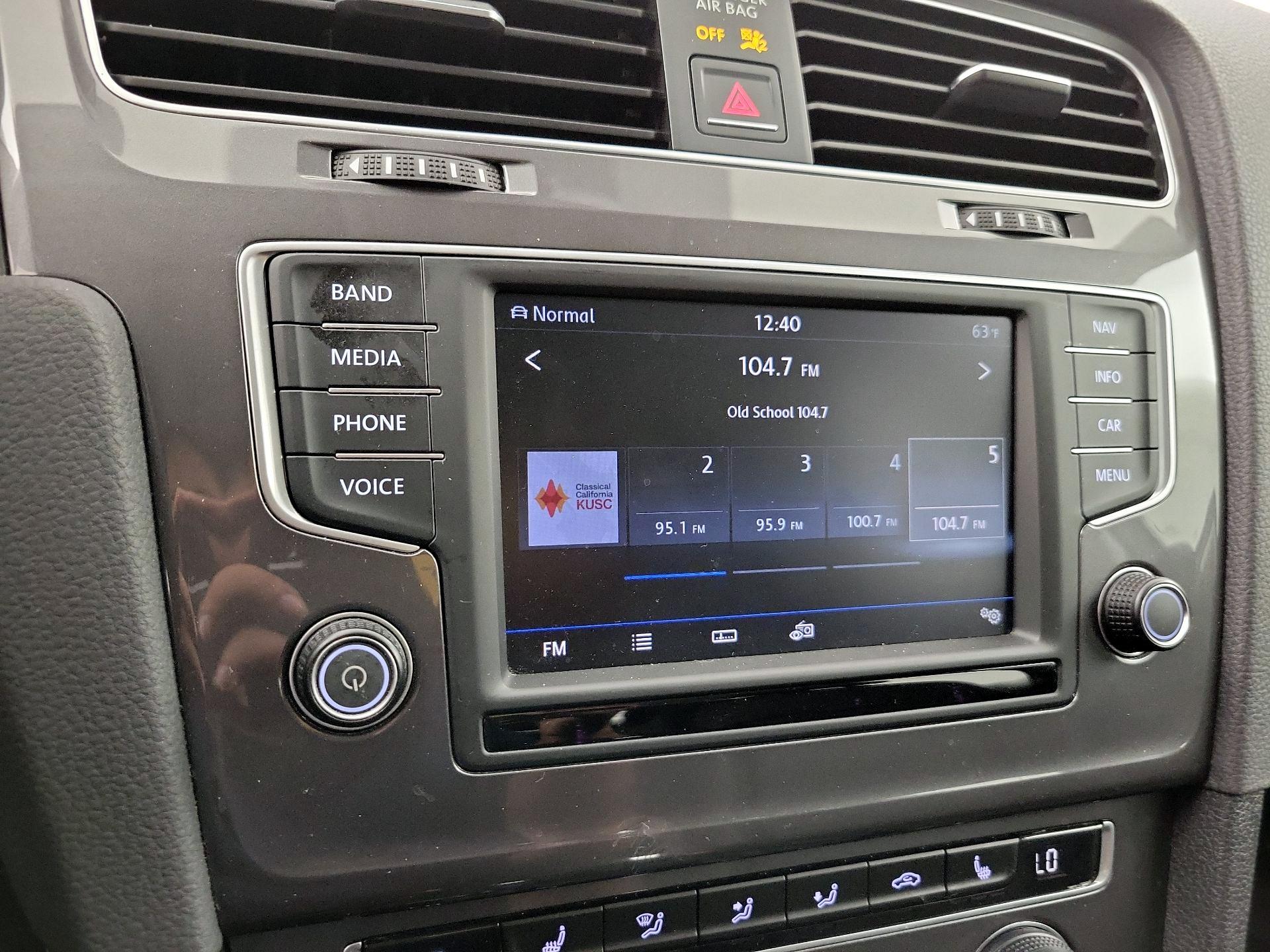 Thumbnail: 2017 Volkswagen Golf - 16