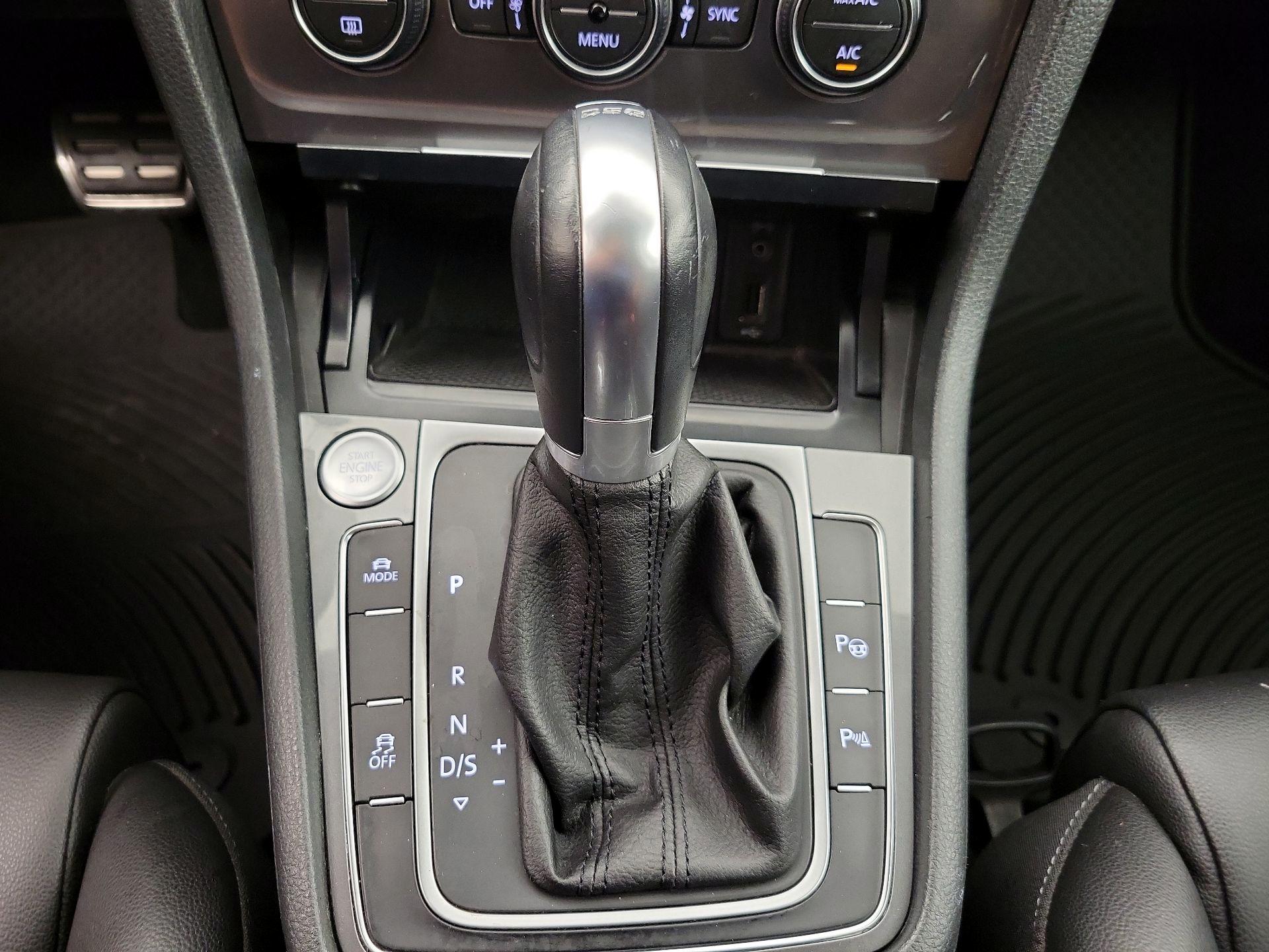 Thumbnail: 2017 Volkswagen Golf - 18