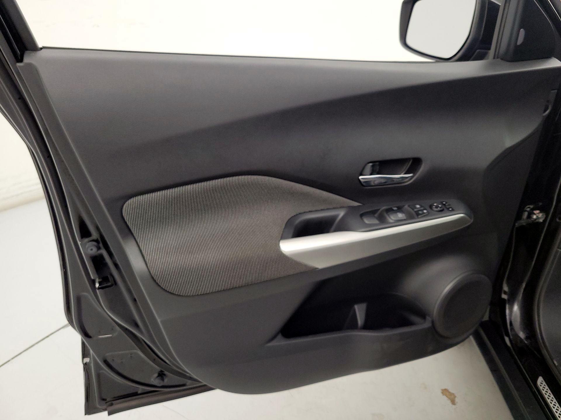 Thumbnail: 2019 Nissan Kicks - 12