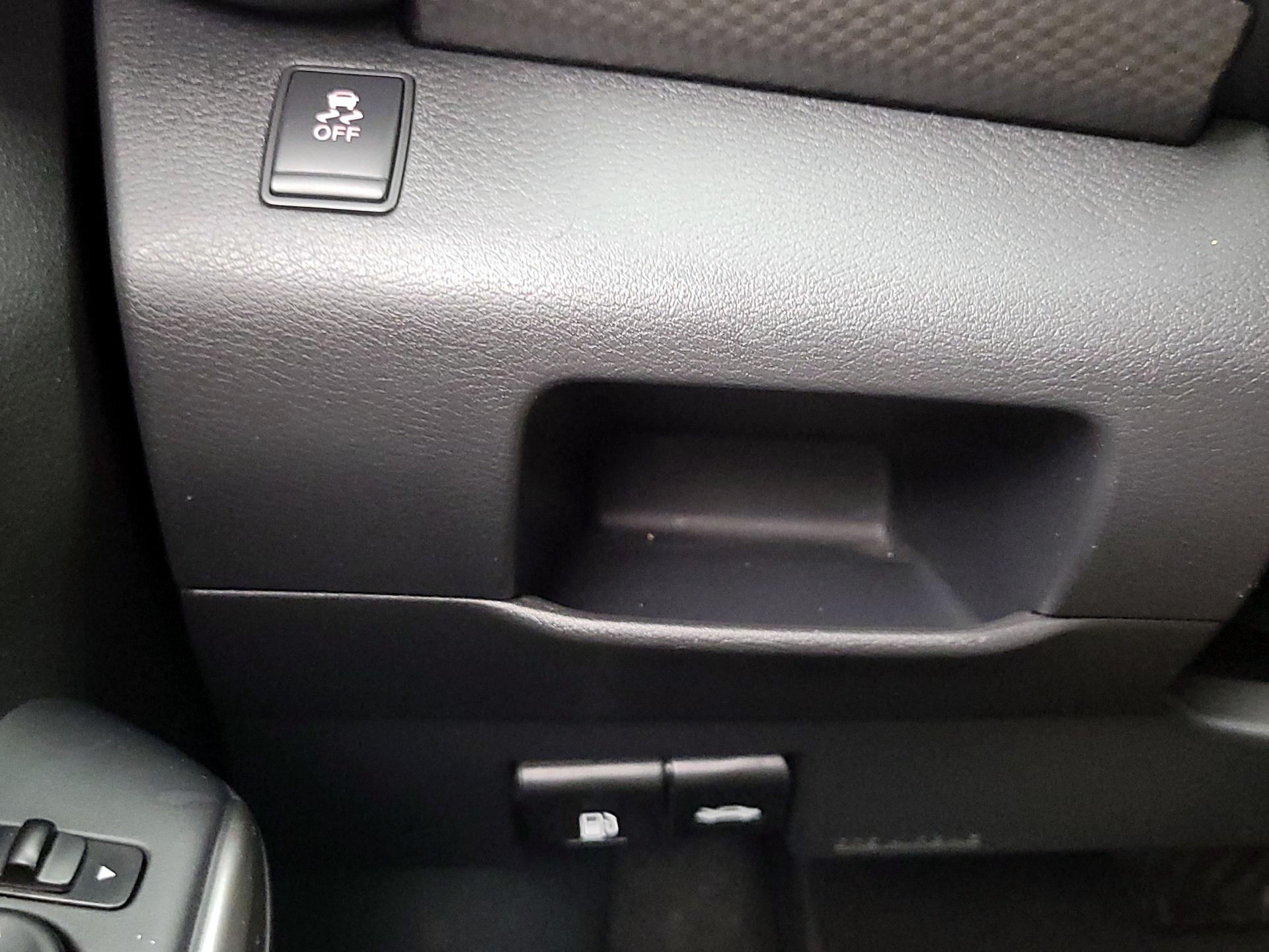 Thumbnail: 2019 Nissan Kicks - 13