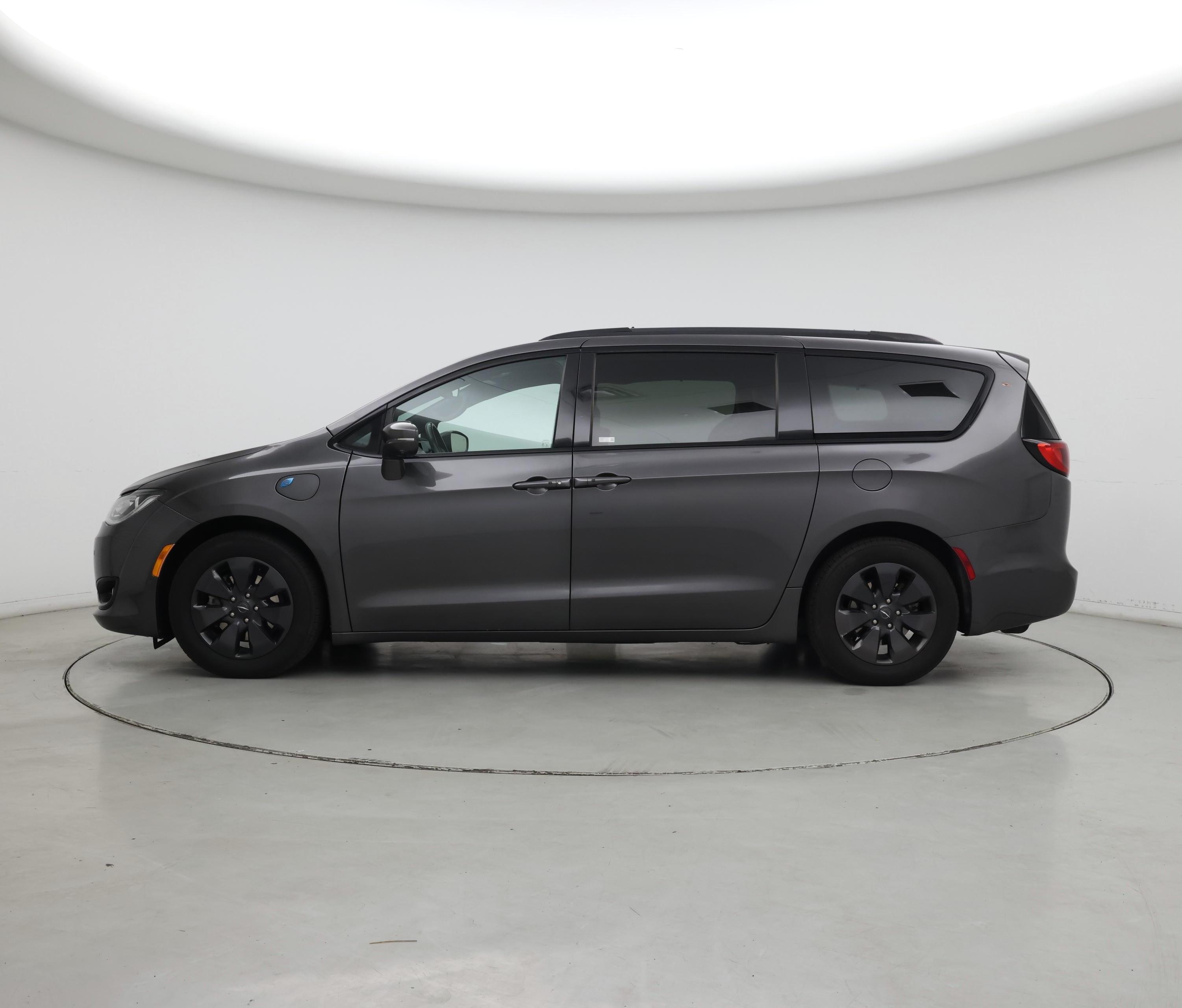 Thumbnail: 2019 Chrysler Pacifica - 3