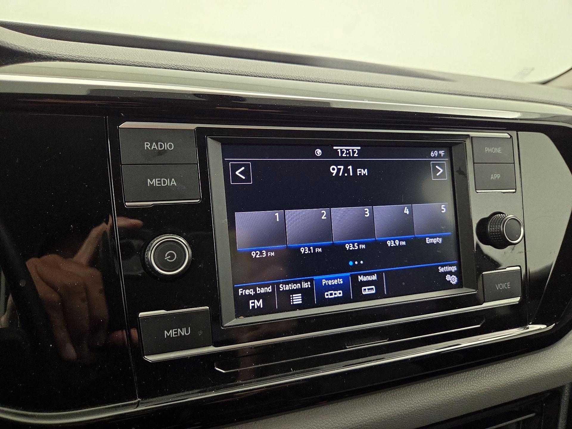 Thumbnail: 2023 Volkswagen Taos - 15