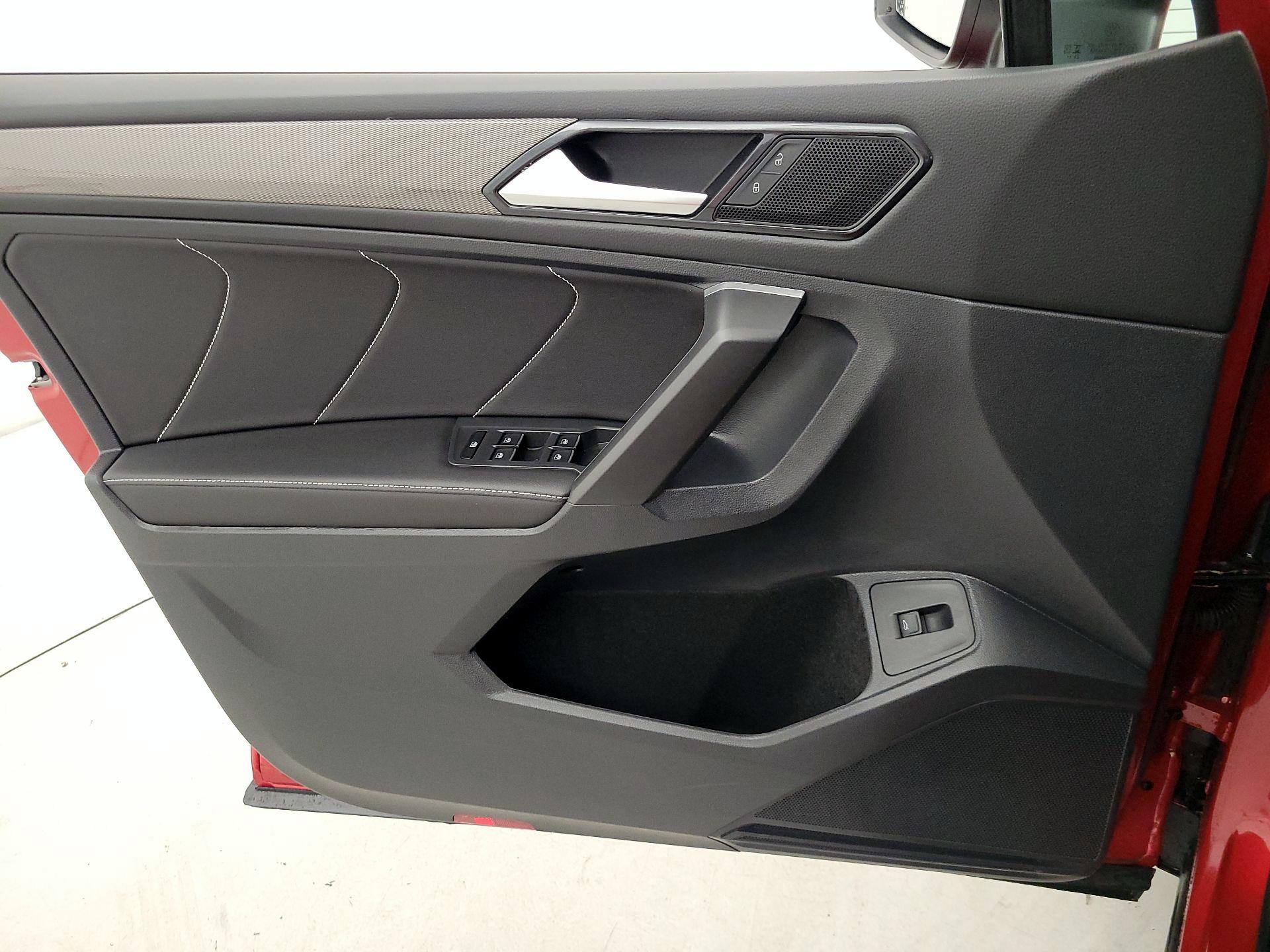 Thumbnail: 2024 Volkswagen Tiguan - 12