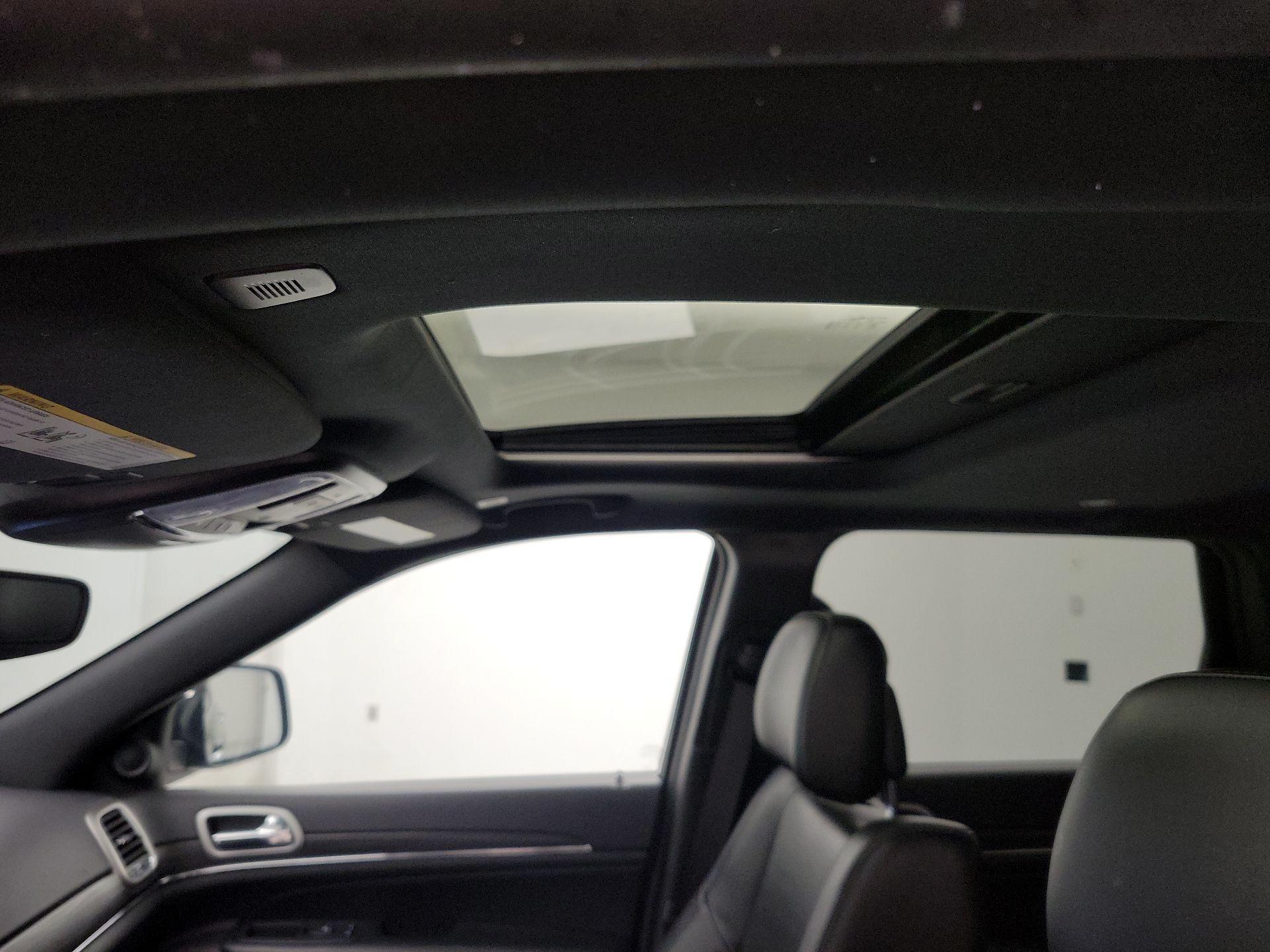 Thumbnail: 2020 Jeep Grand Cherokee - 20