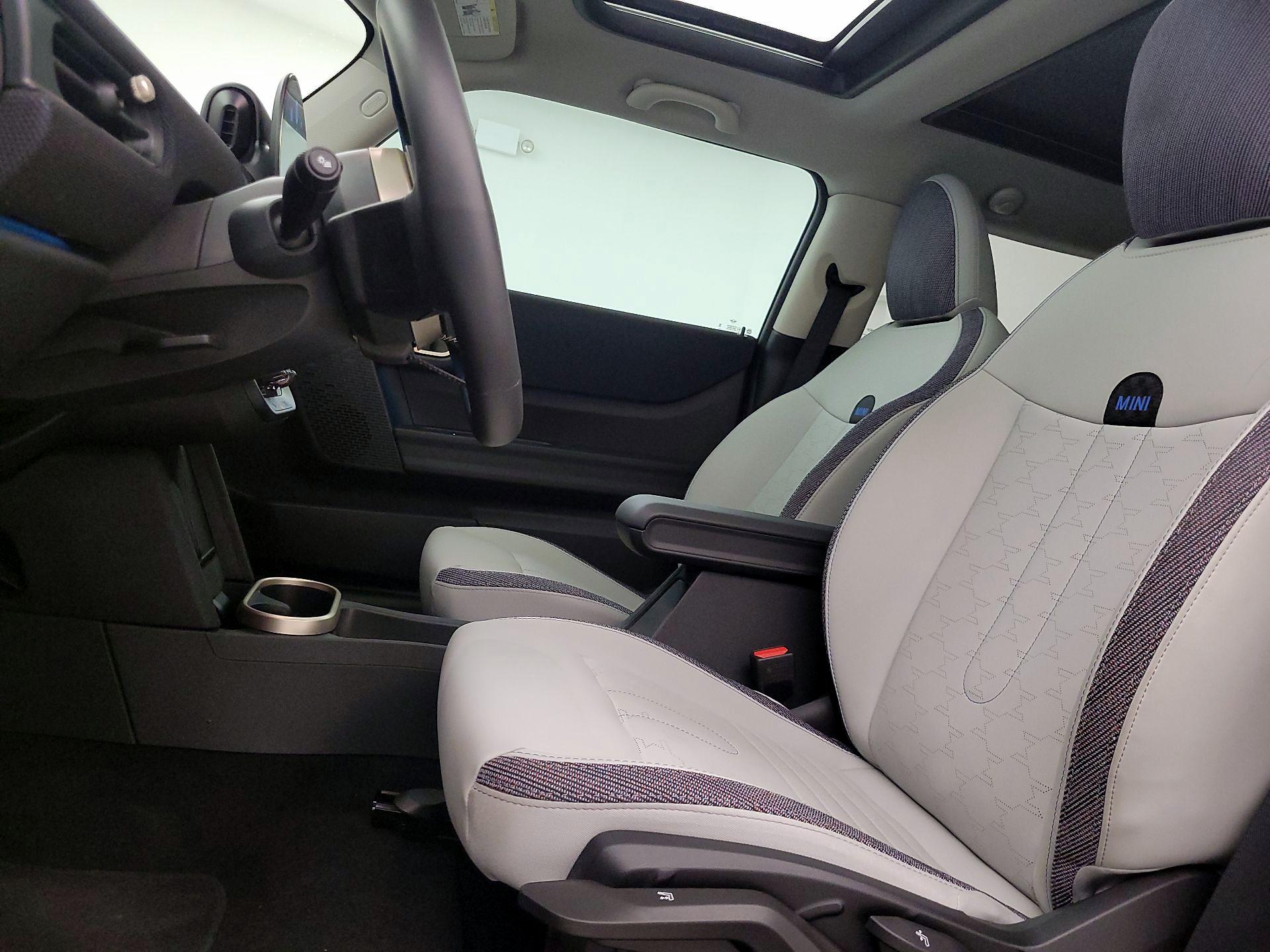 Thumbnail: 2025 MINI Cooper Hardtop - 11