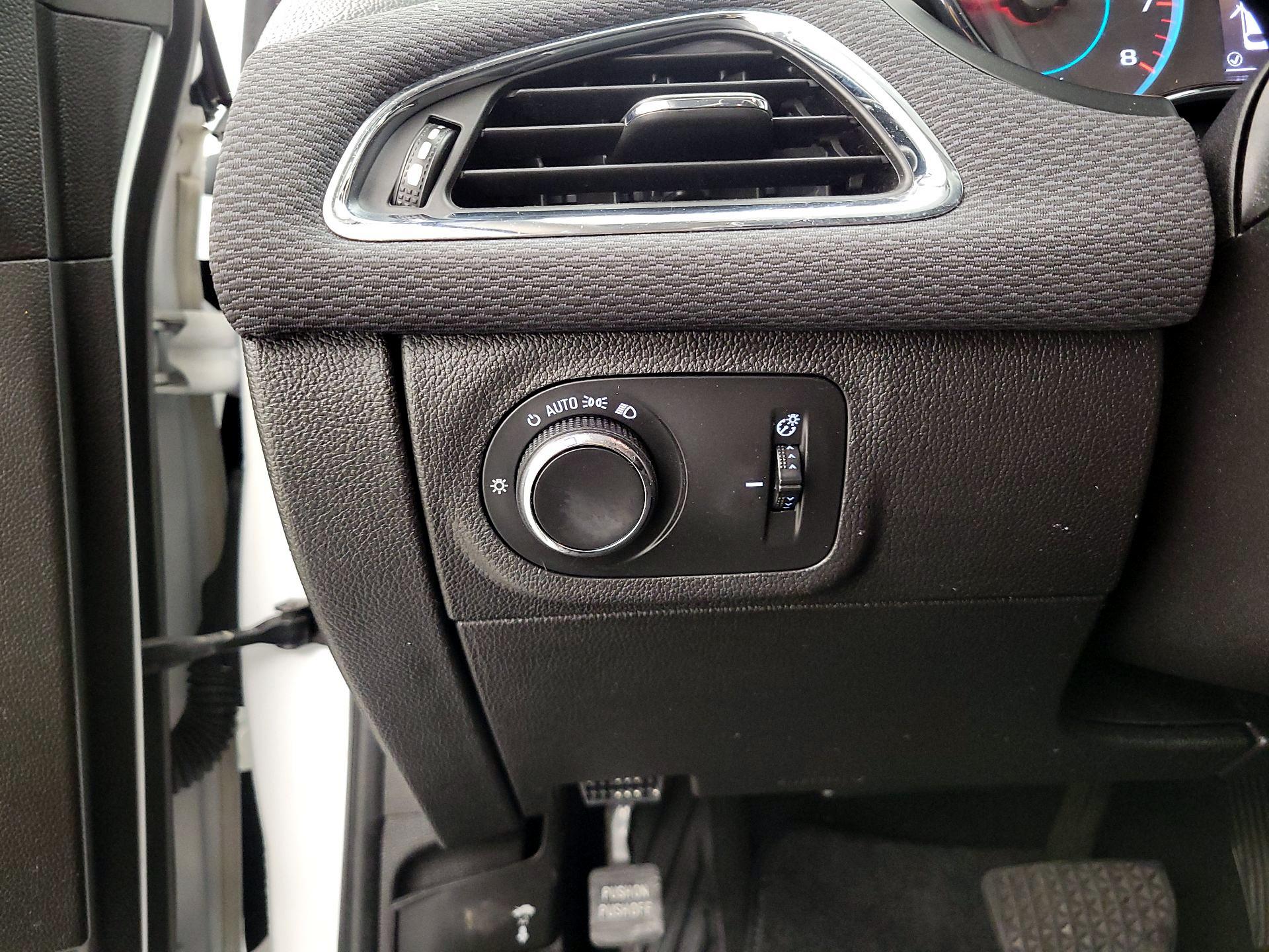 Thumbnail: 2018 Chevrolet Cruze - 13