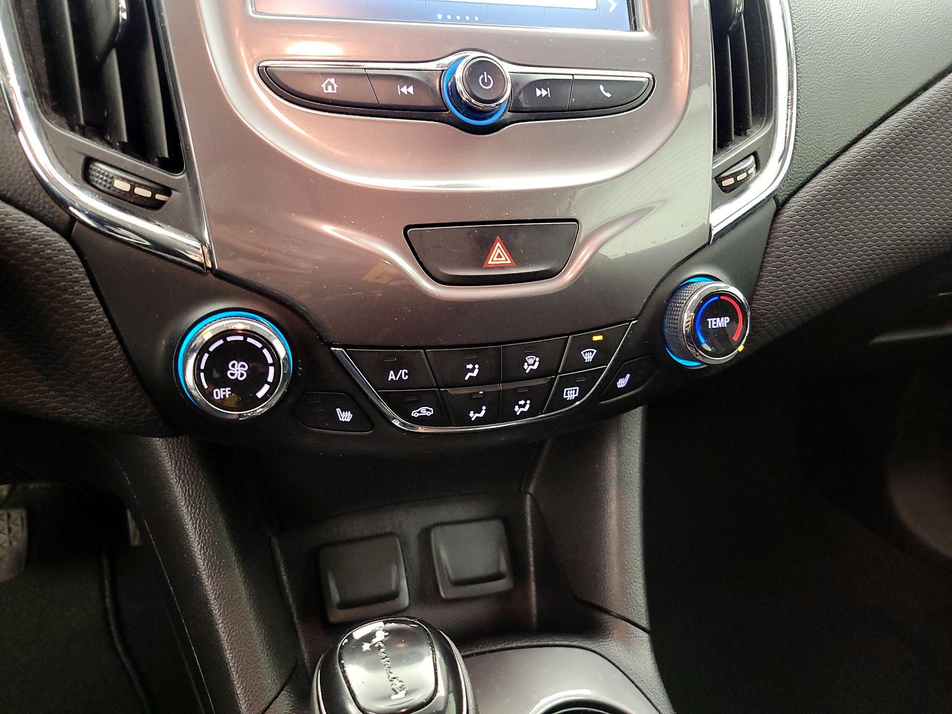 Thumbnail: 2018 Chevrolet Cruze - 16