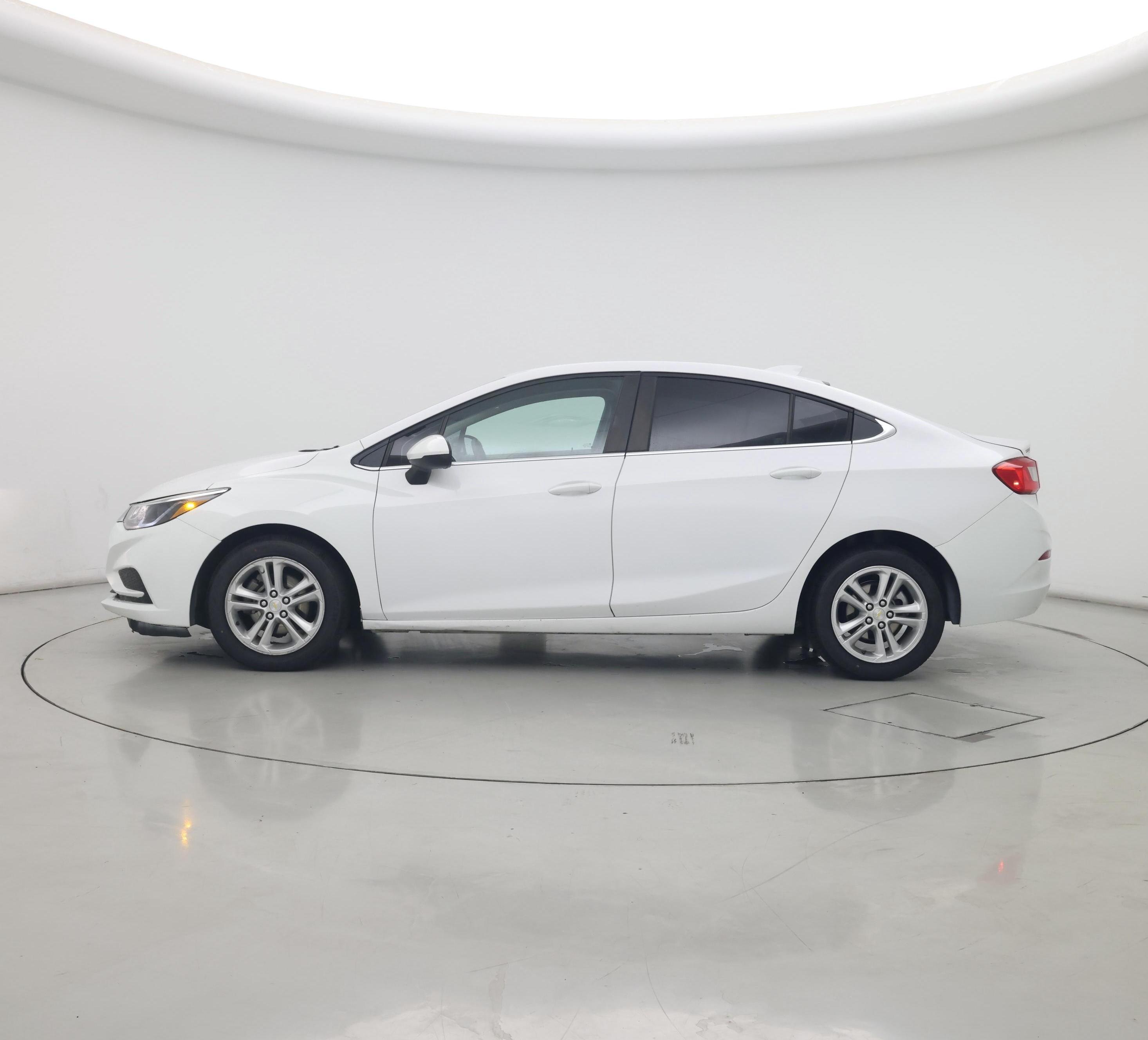 Thumbnail: 2018 Chevrolet Cruze - 3