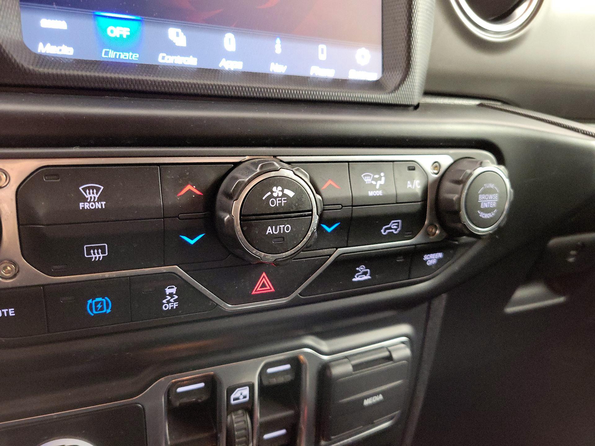 Thumbnail: 2022 Jeep Wrangler - 17