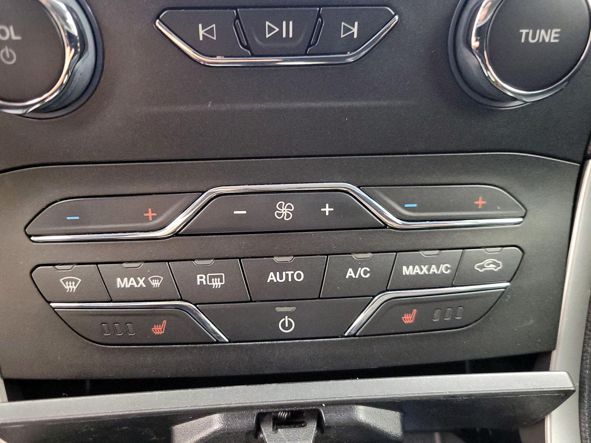 Thumbnail: 2020 Ford Edge - 16