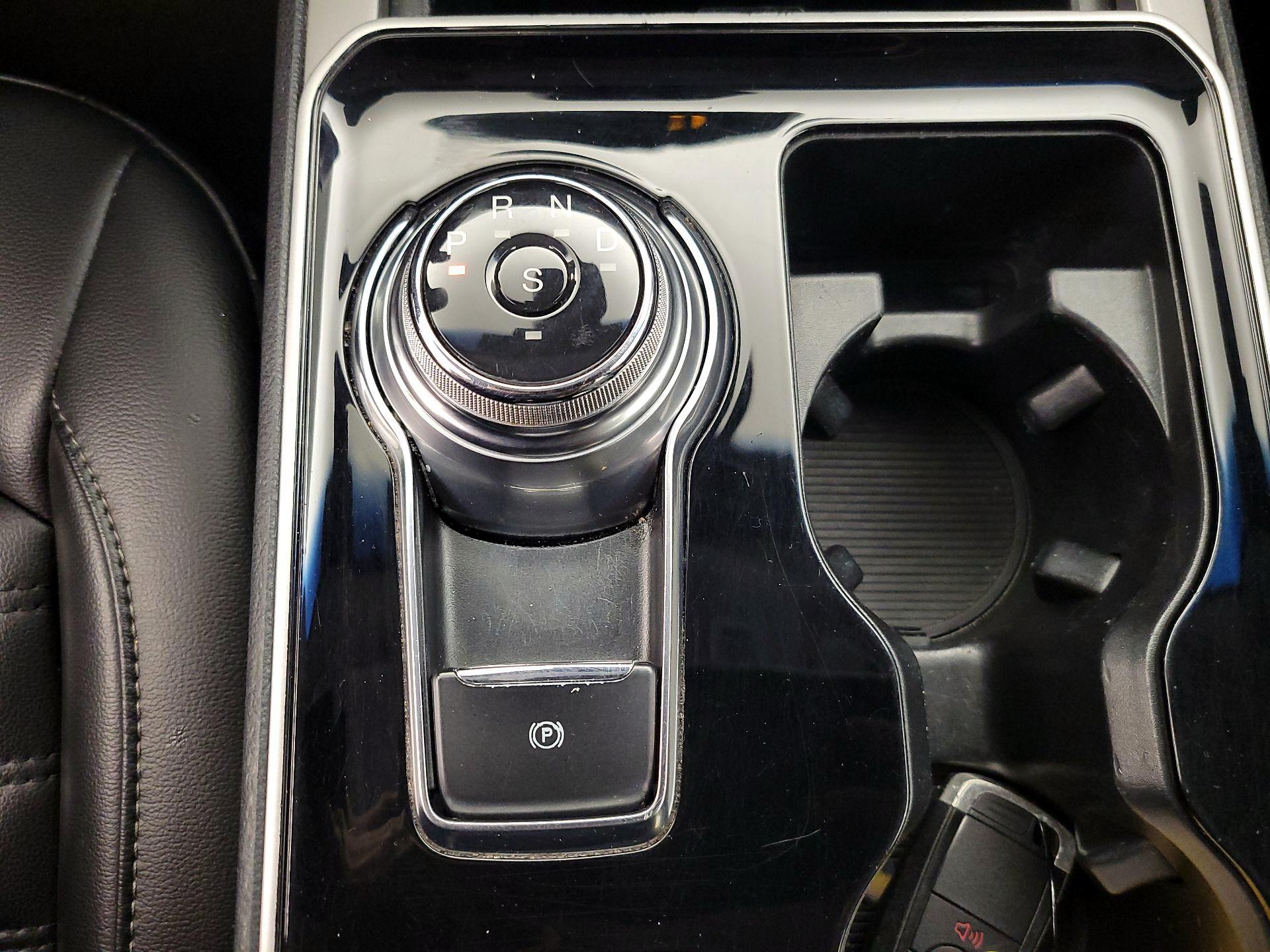 Thumbnail: 2020 Ford Edge - 17