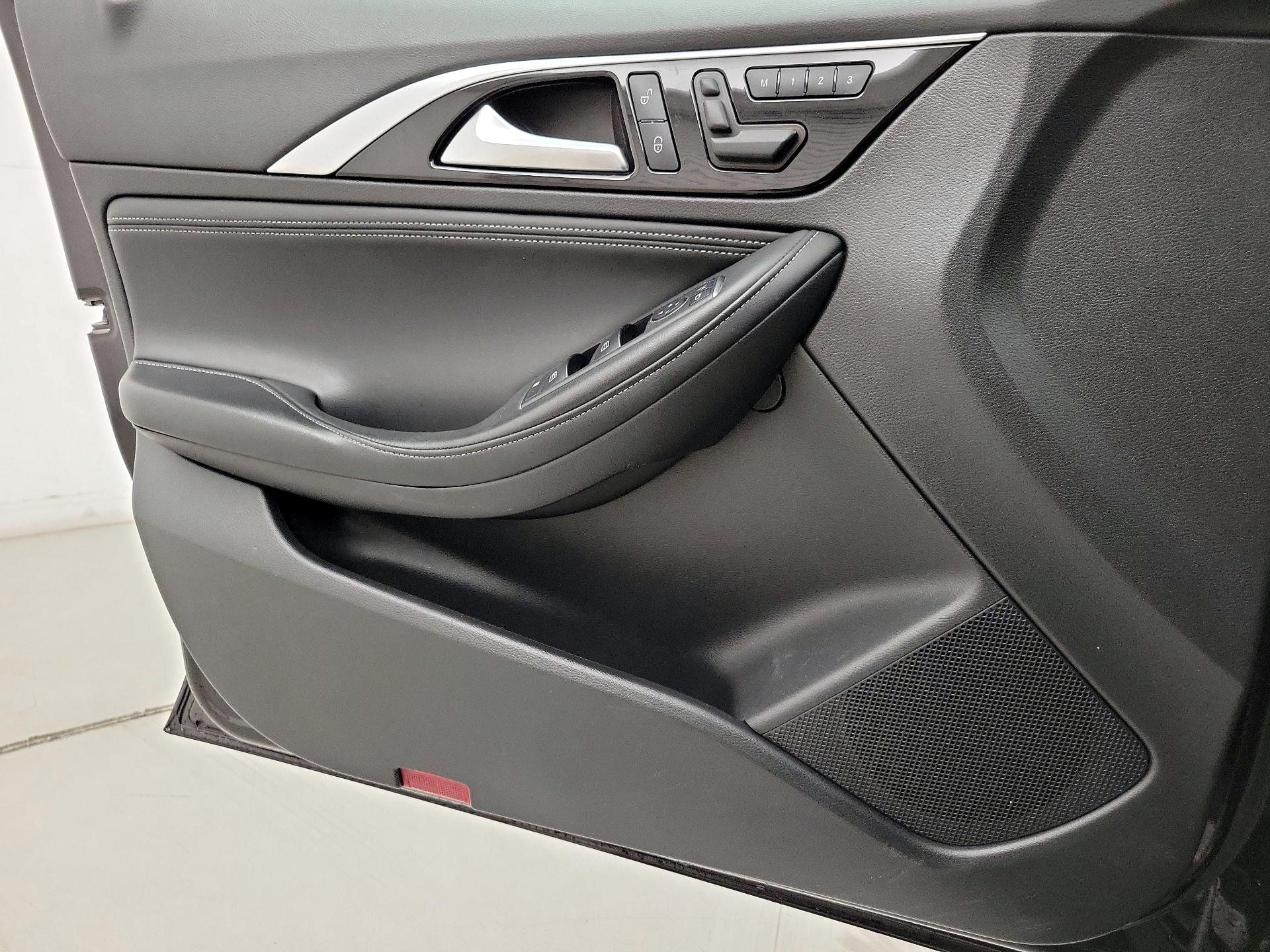 Thumbnail: 2018 INFINITI QX30 - 12