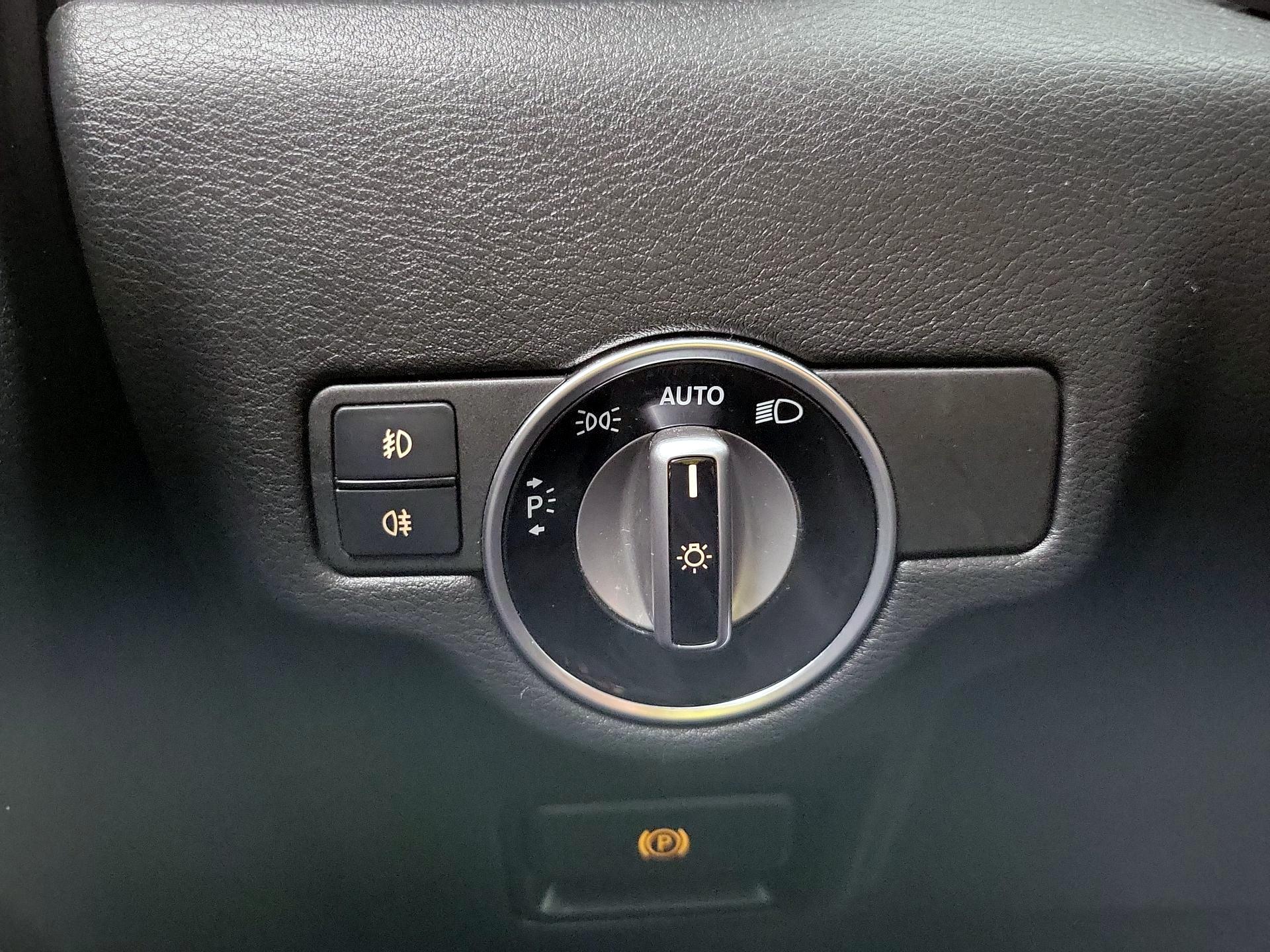 Thumbnail: 2018 INFINITI QX30 - 13