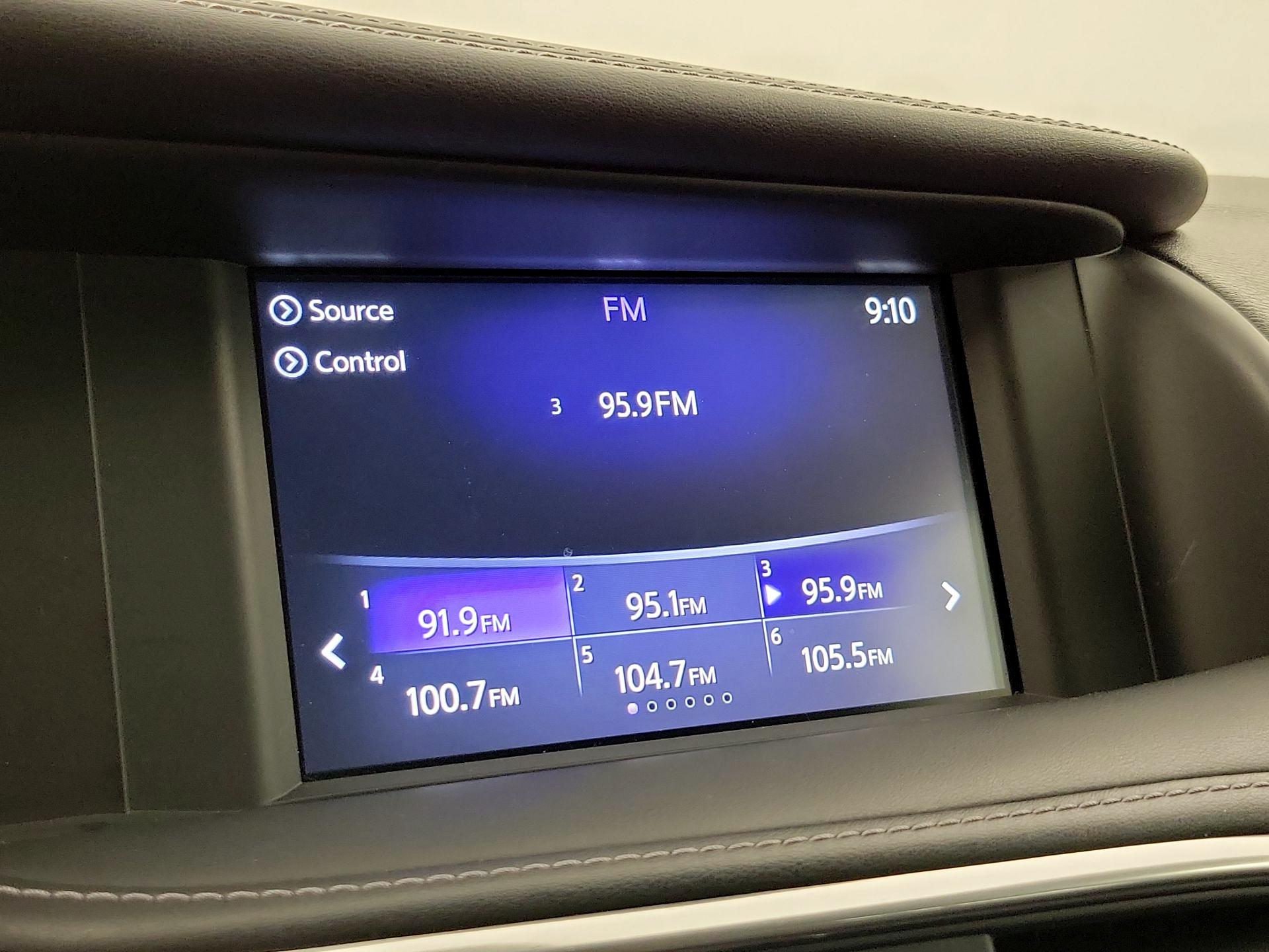 Thumbnail: 2018 INFINITI QX30 - 15