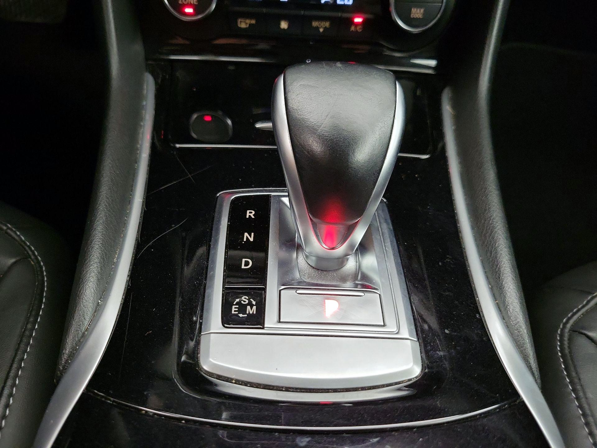 Thumbnail: 2018 INFINITI QX30 - 17