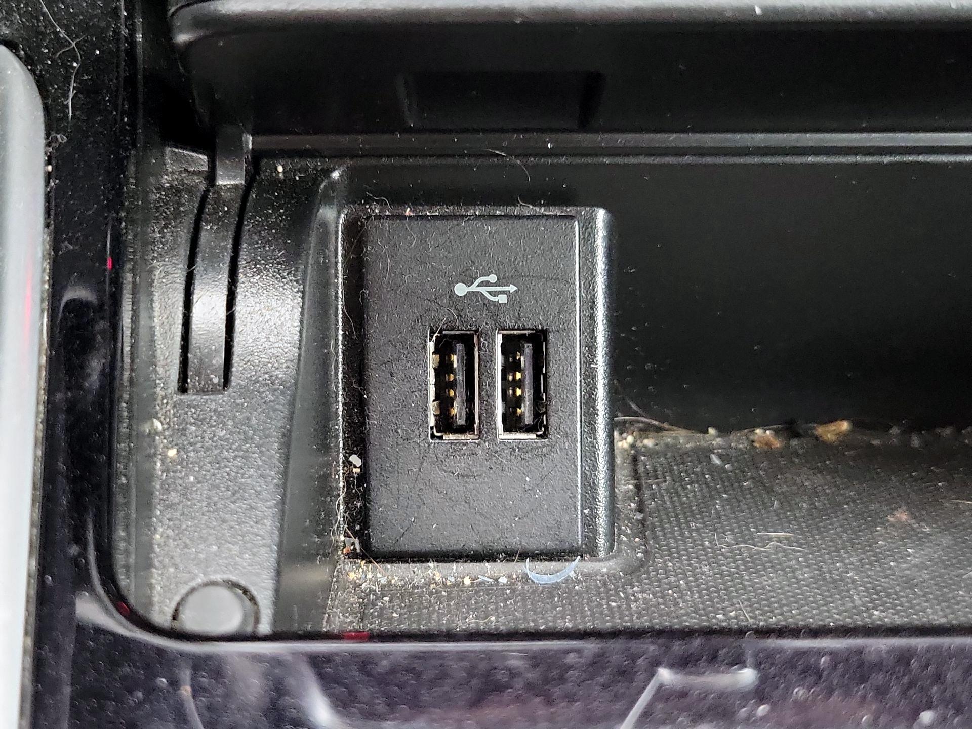 Thumbnail: 2018 INFINITI QX30 - 18