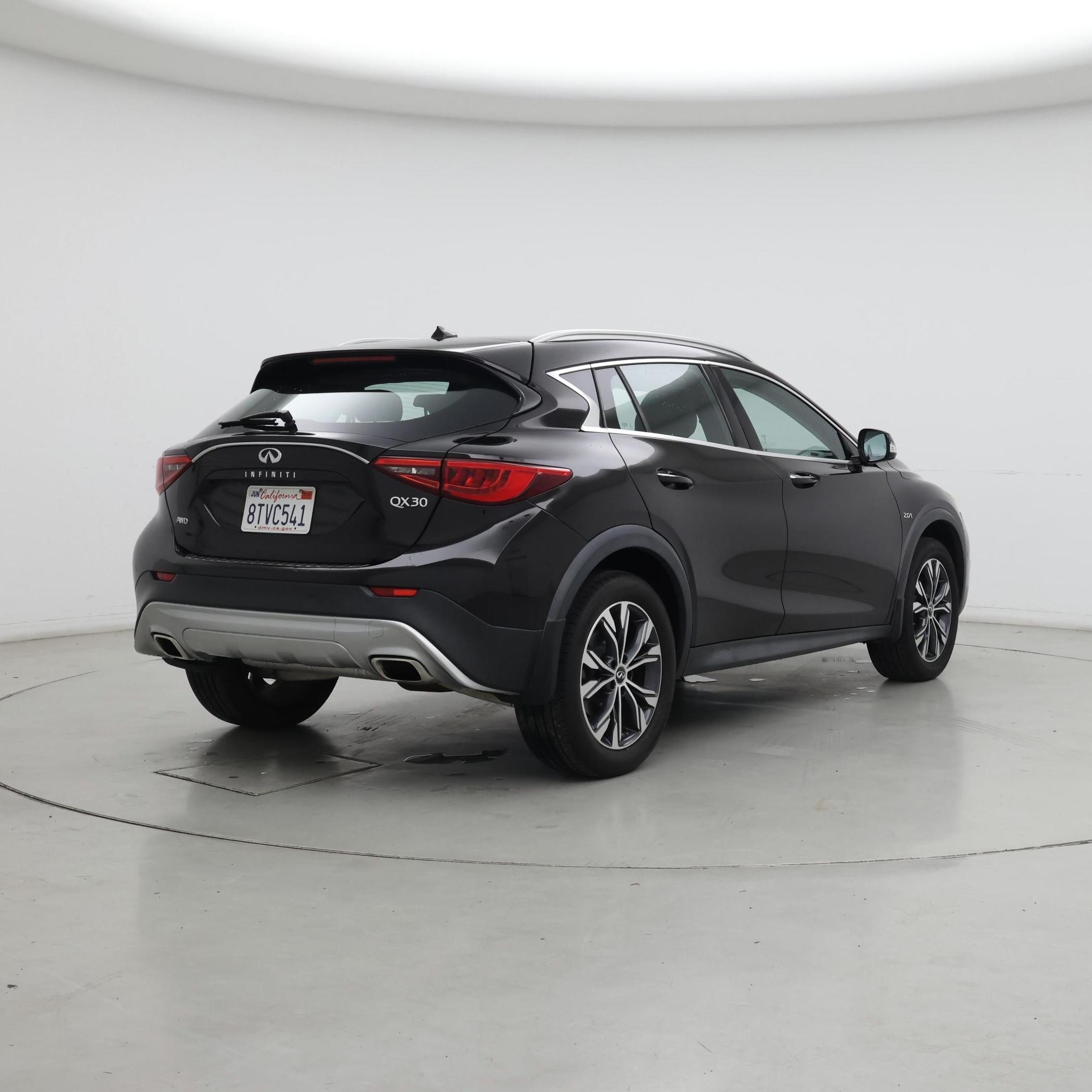 Thumbnail: 2018 INFINITI QX30 - 8