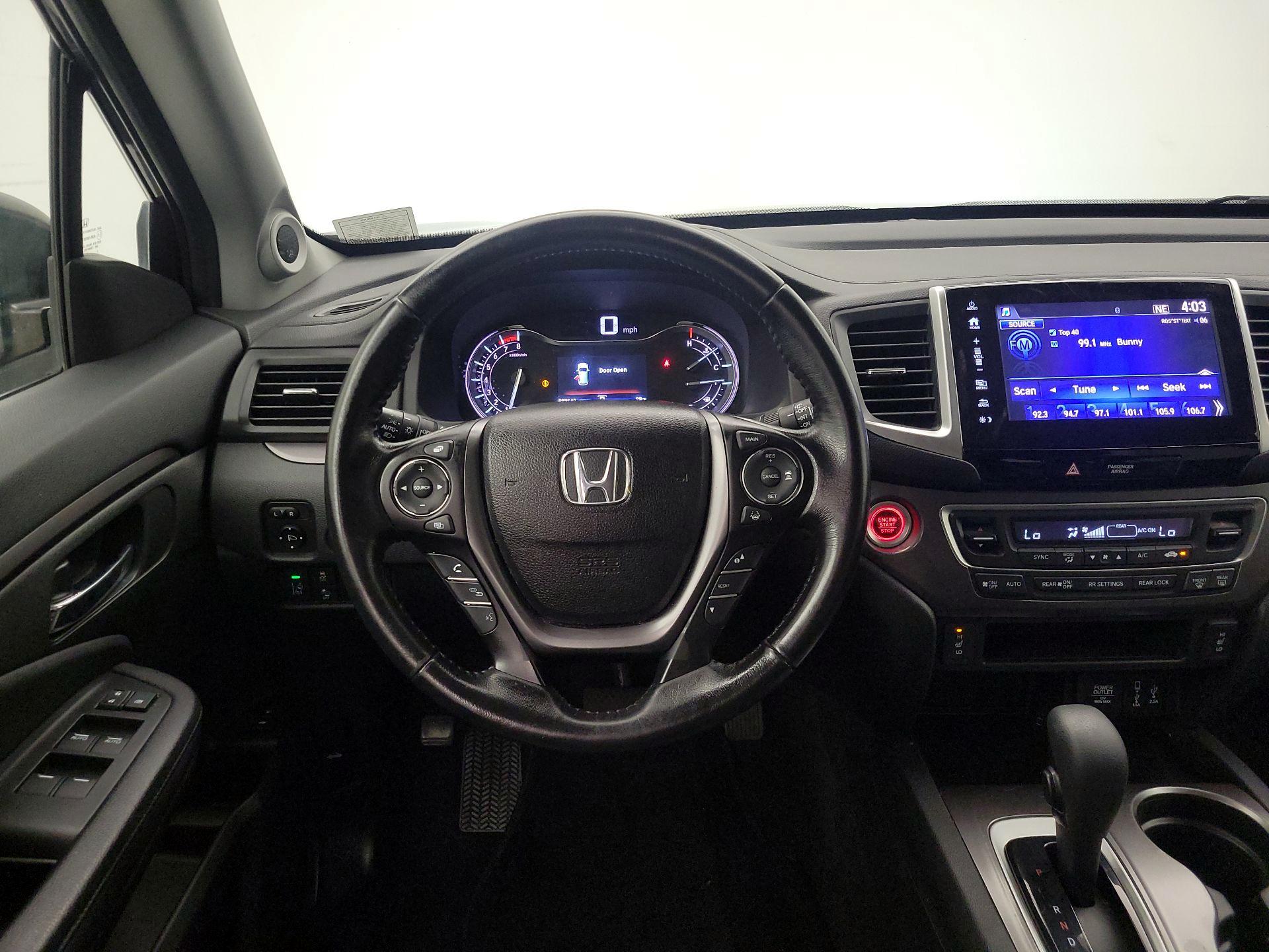 Thumbnail: 2017 Honda Pilot - 10