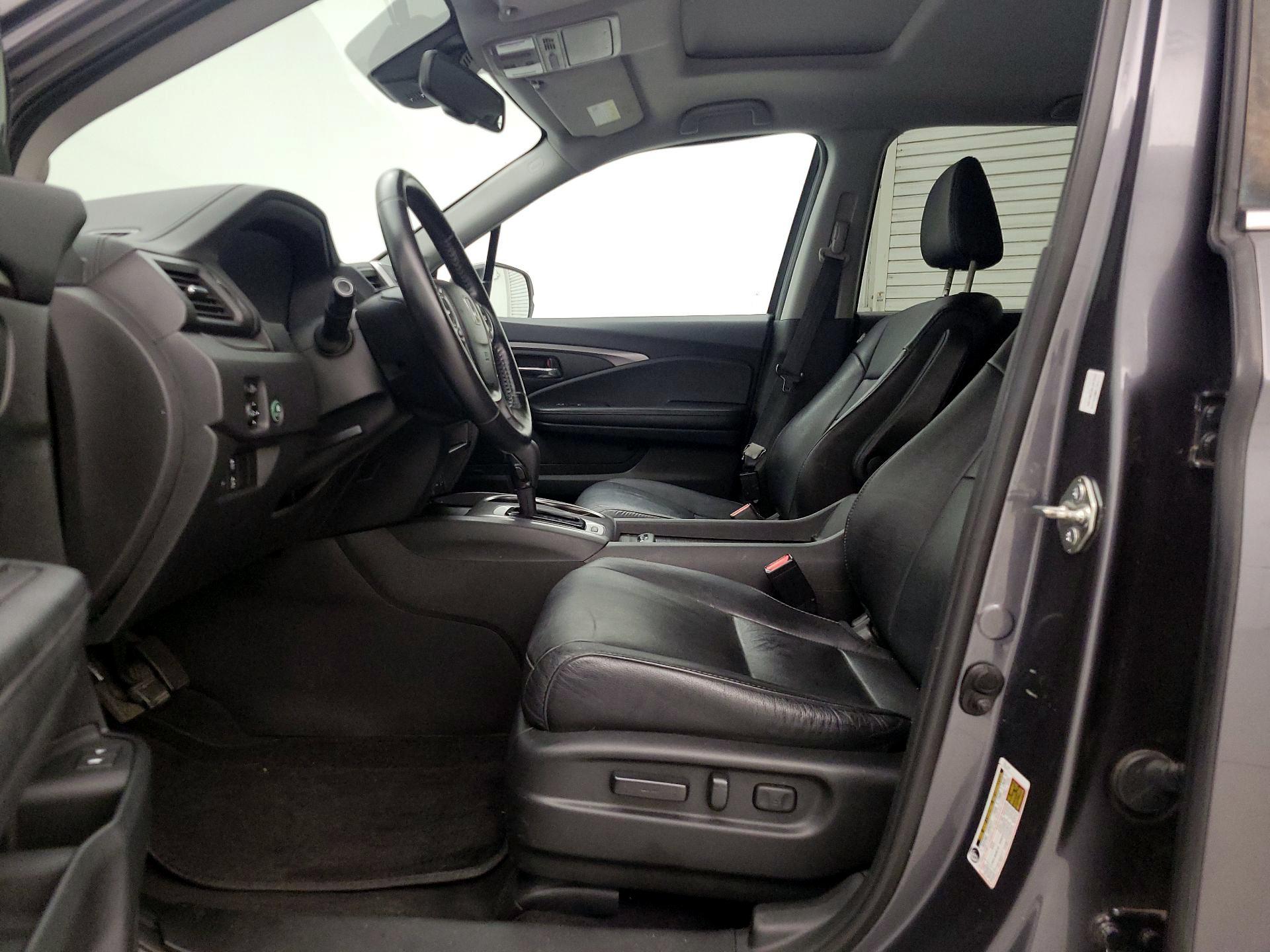 Thumbnail: 2017 Honda Pilot - 11