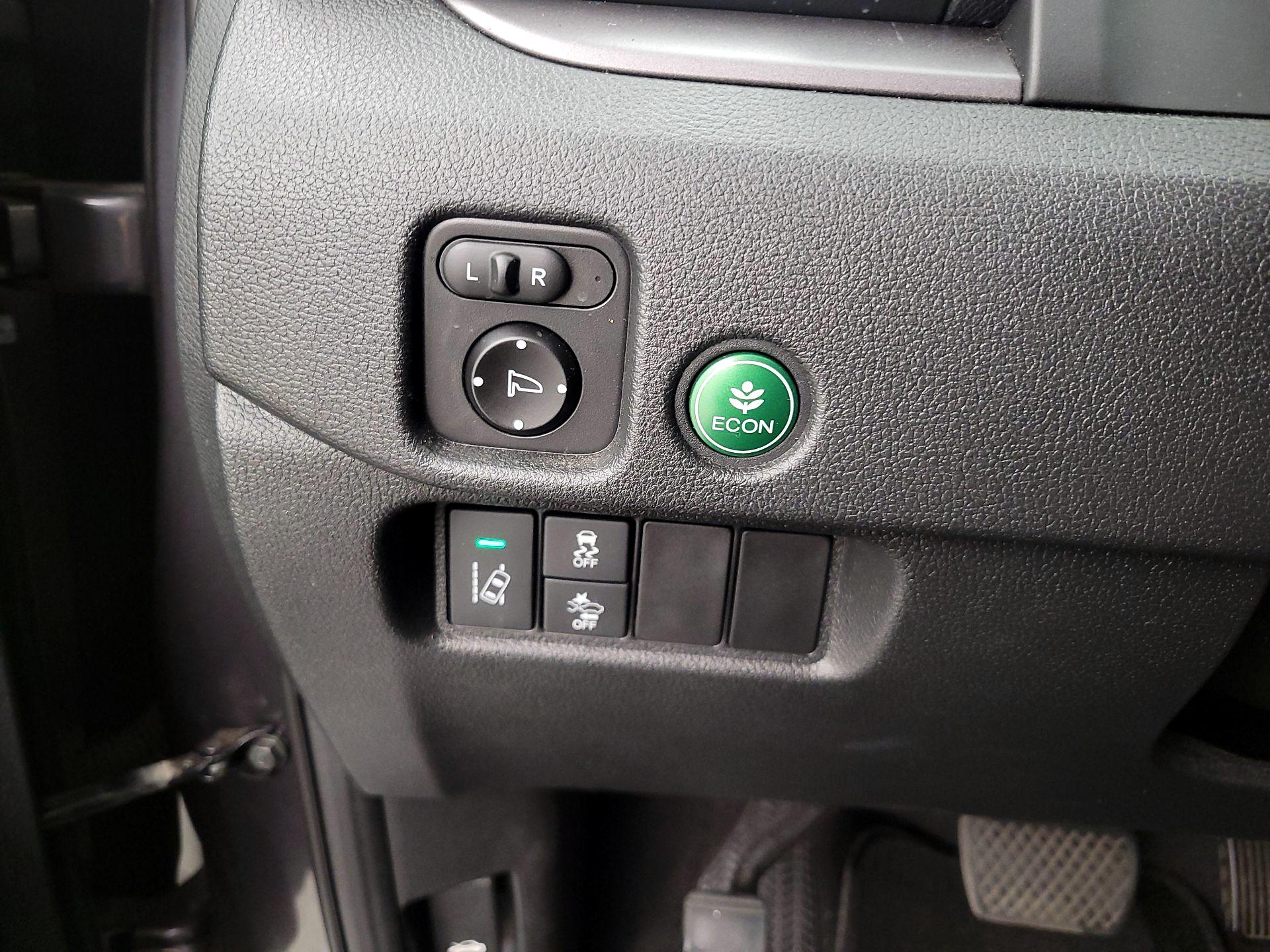 Thumbnail: 2017 Honda Pilot - 13