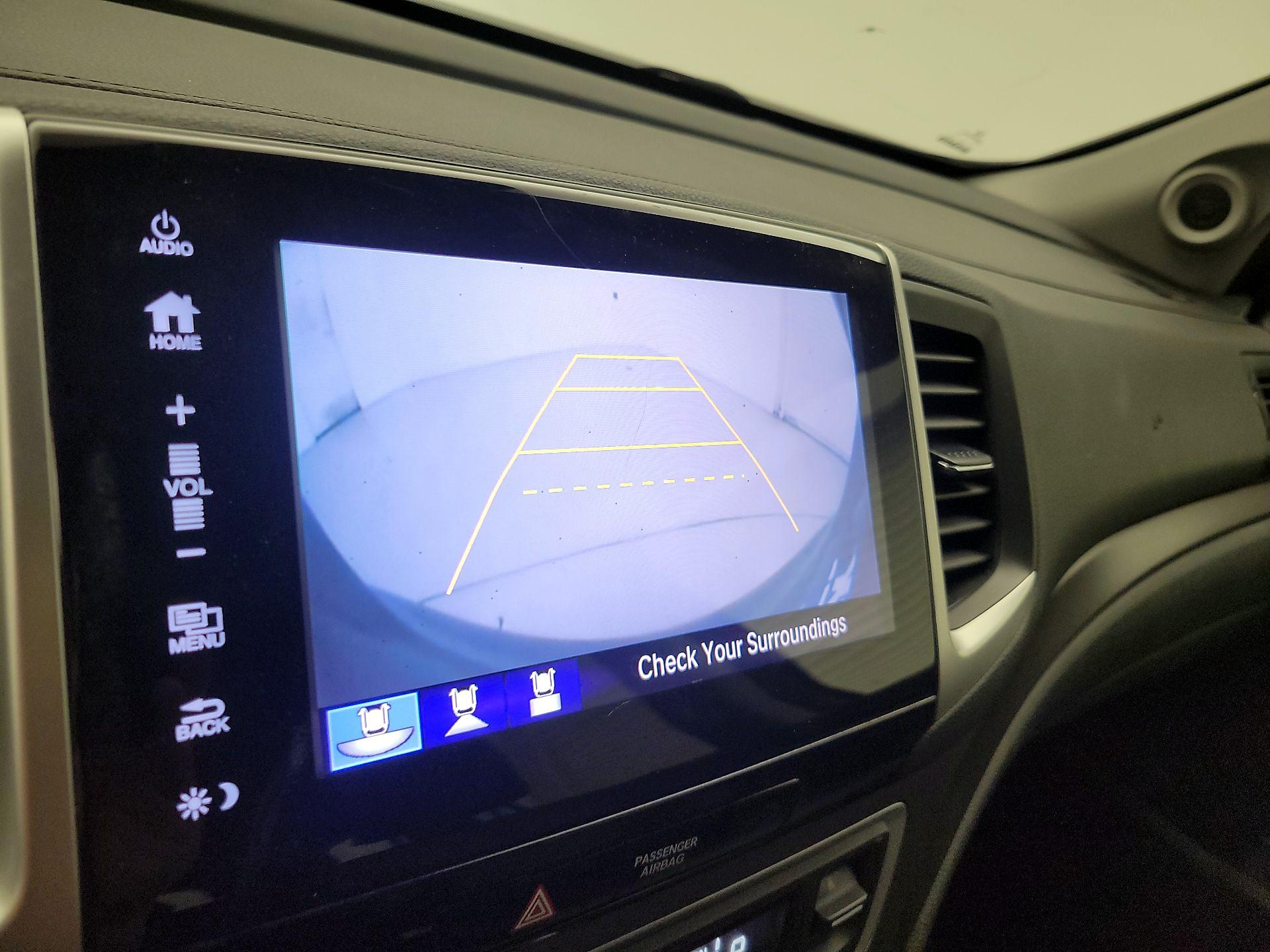 Thumbnail: 2017 Honda Pilot - 14