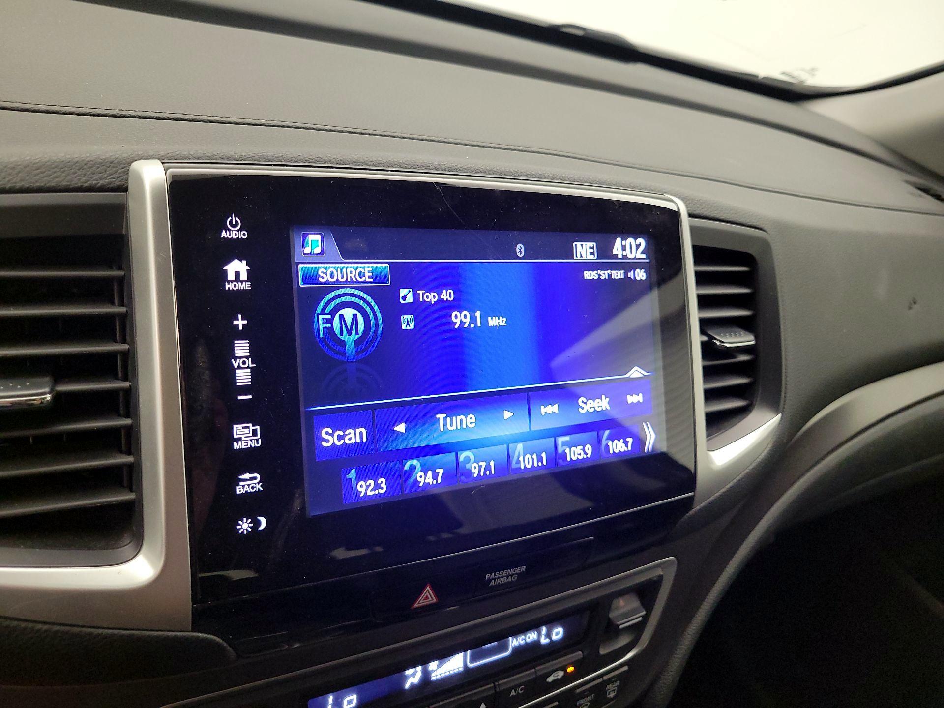 Thumbnail: 2017 Honda Pilot - 15