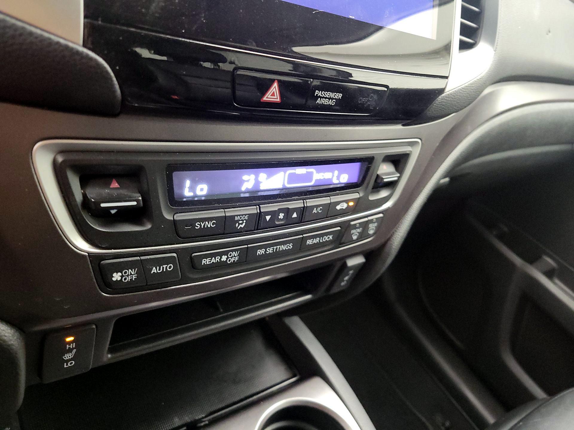 Thumbnail: 2017 Honda Pilot - 16