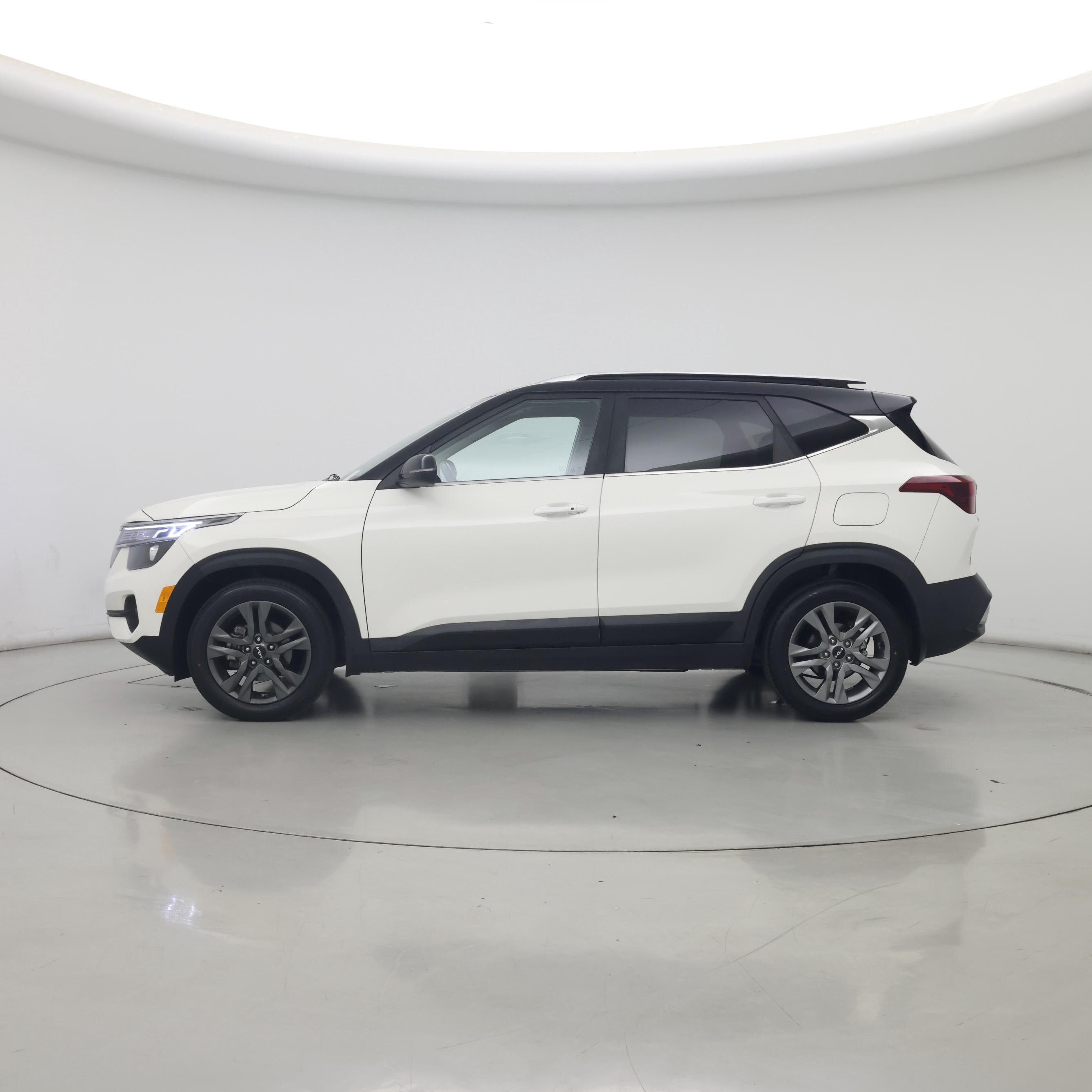 Thumbnail: 2024 Nissan Kicks - 3