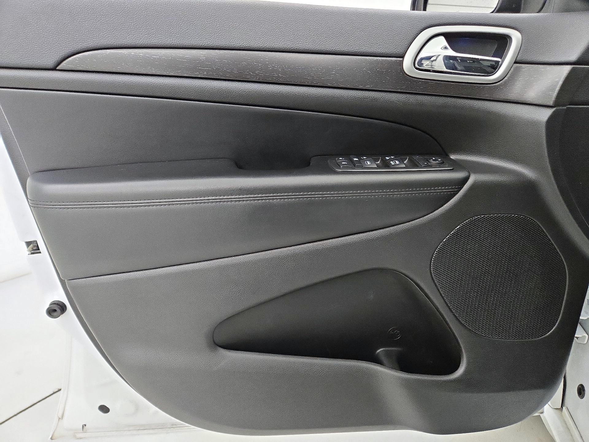 Thumbnail: 2018 Jeep Grand Cherokee - 12