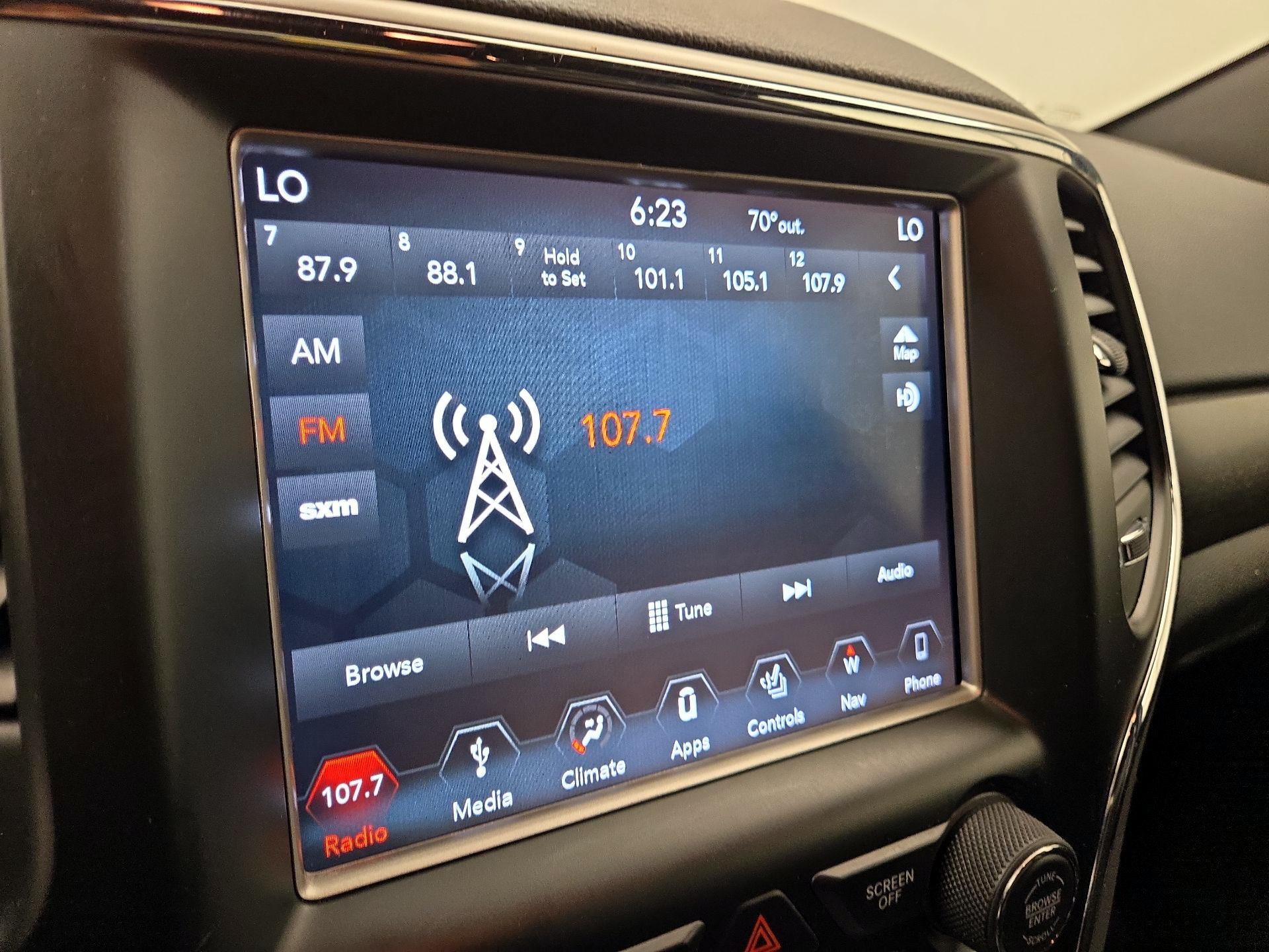 Thumbnail: 2018 Jeep Grand Cherokee - 15