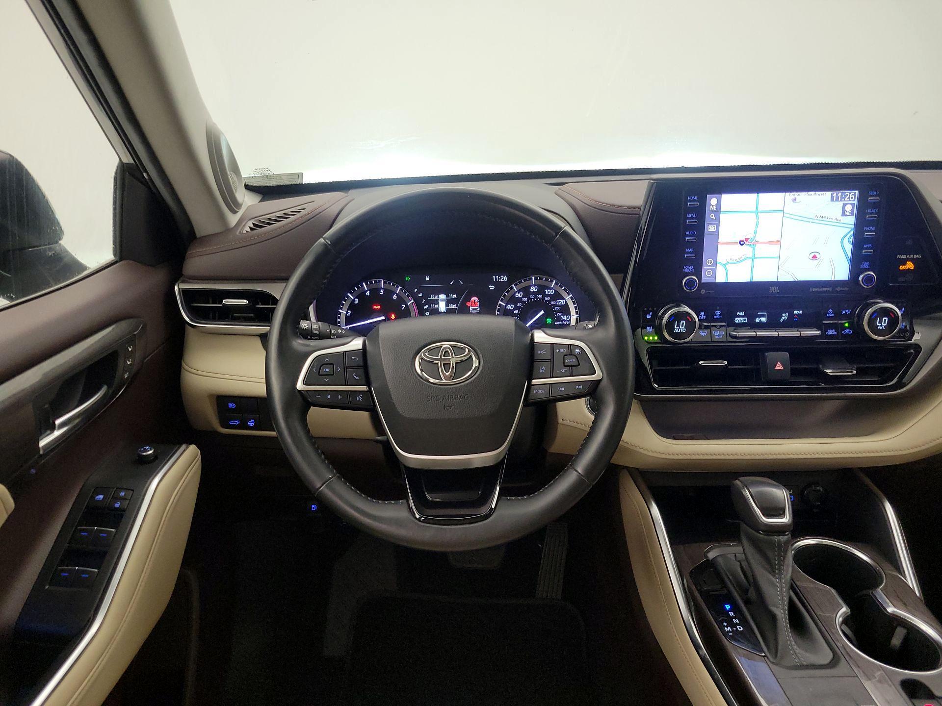 Thumbnail: 2022 Toyota Highlander - 10