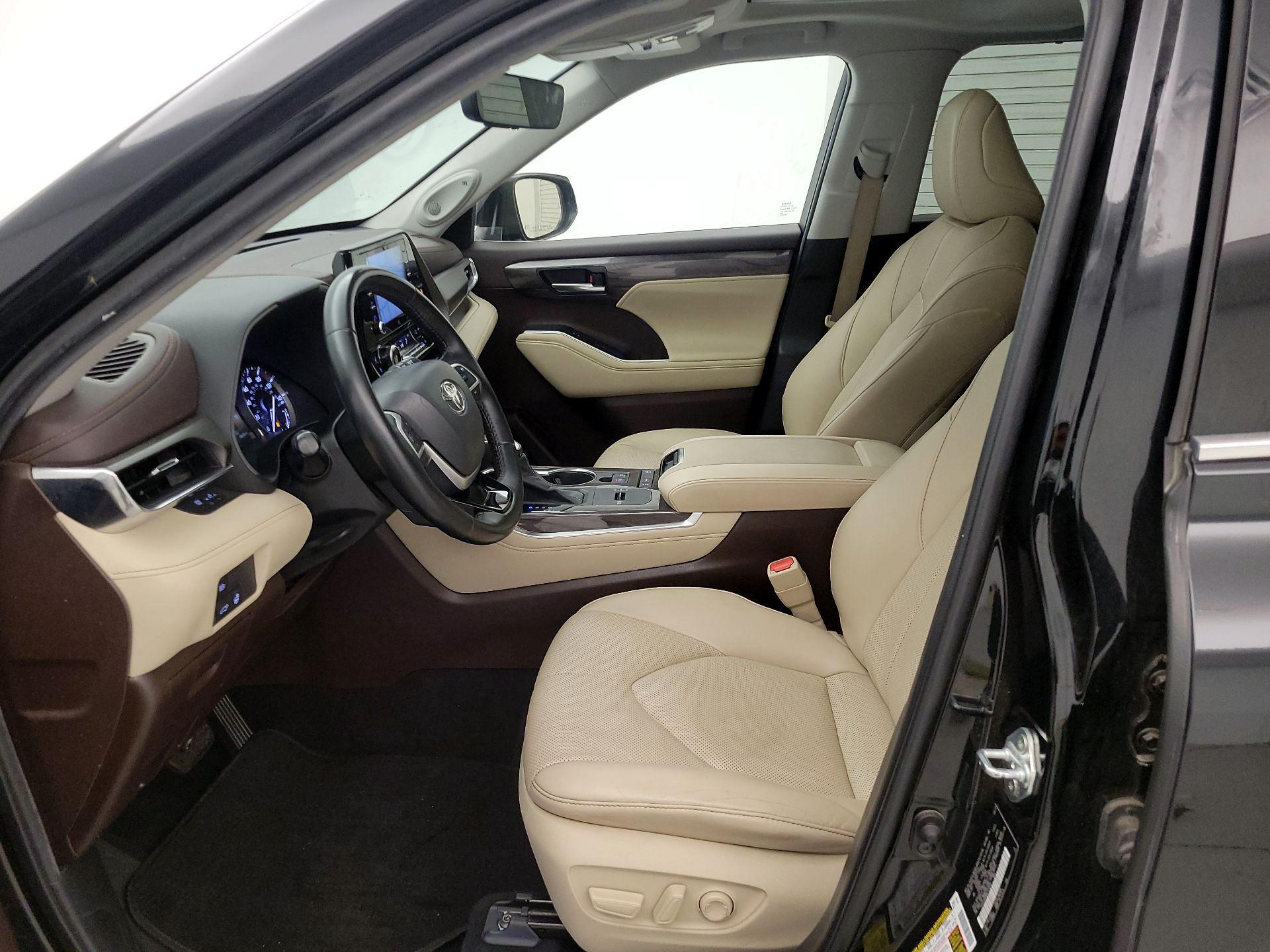 Thumbnail: 2022 Toyota Highlander - 11