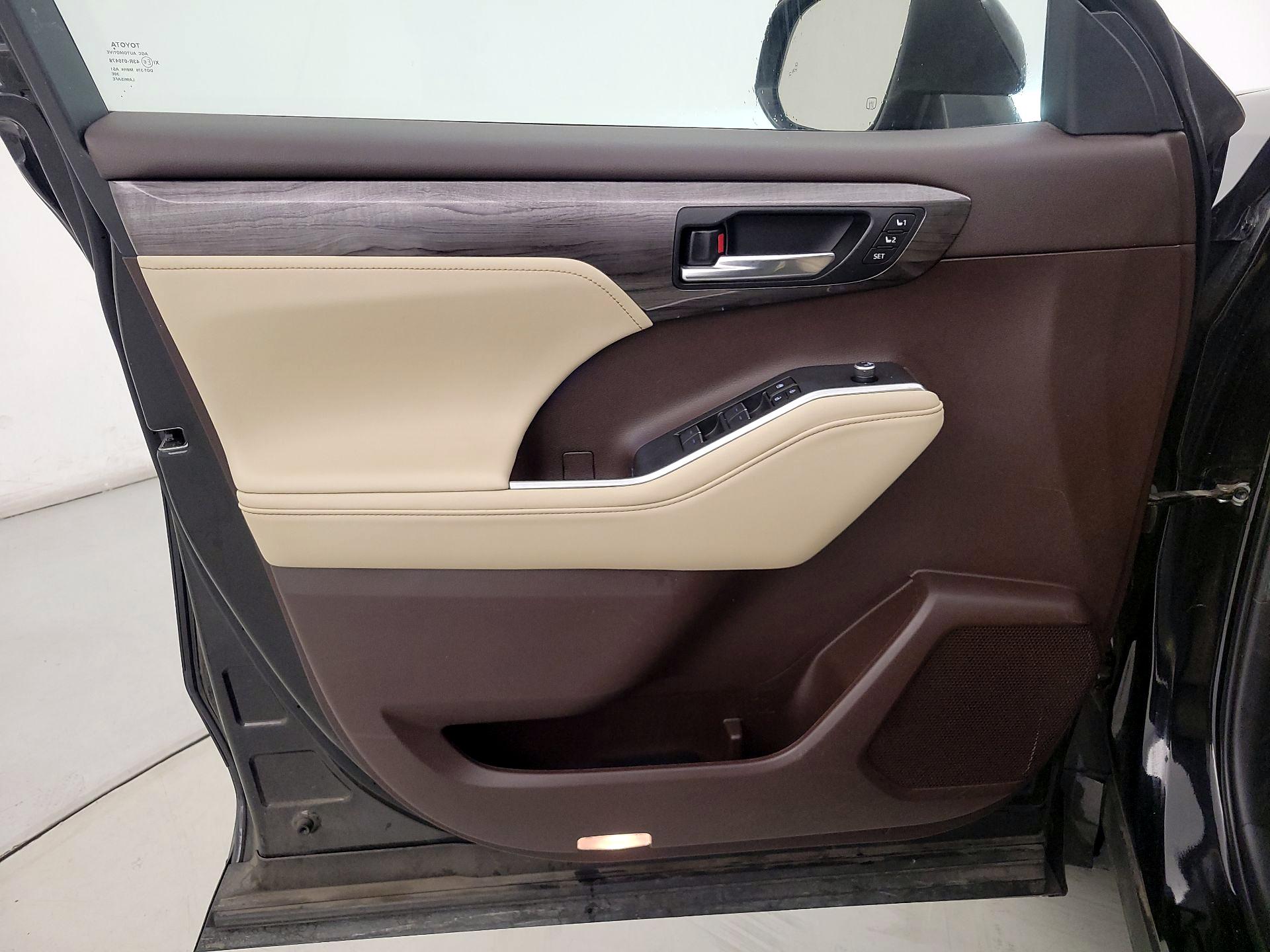 Thumbnail: 2022 Toyota Highlander - 12