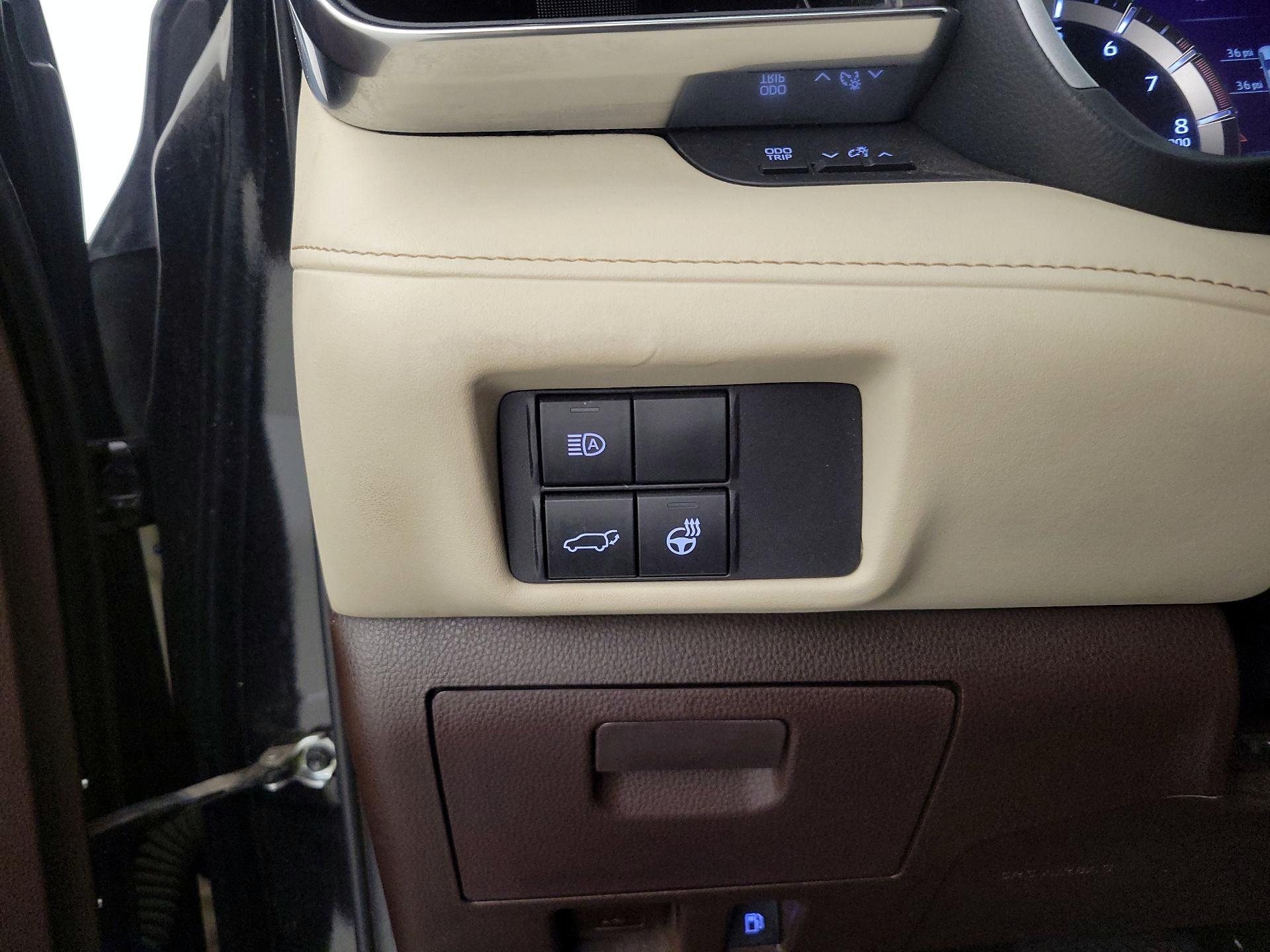 Thumbnail: 2022 Toyota Highlander - 13