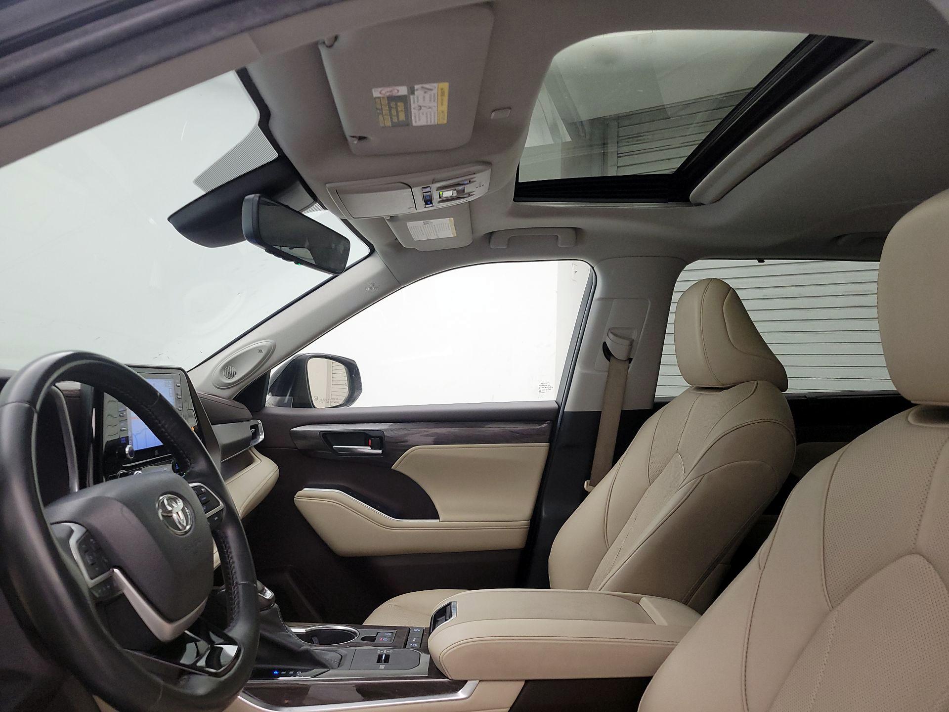 Thumbnail: 2022 Toyota Highlander - 20