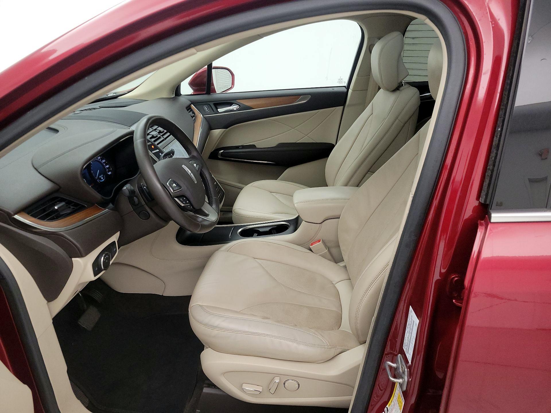 Thumbnail: 2017 Lincoln MKC - 11