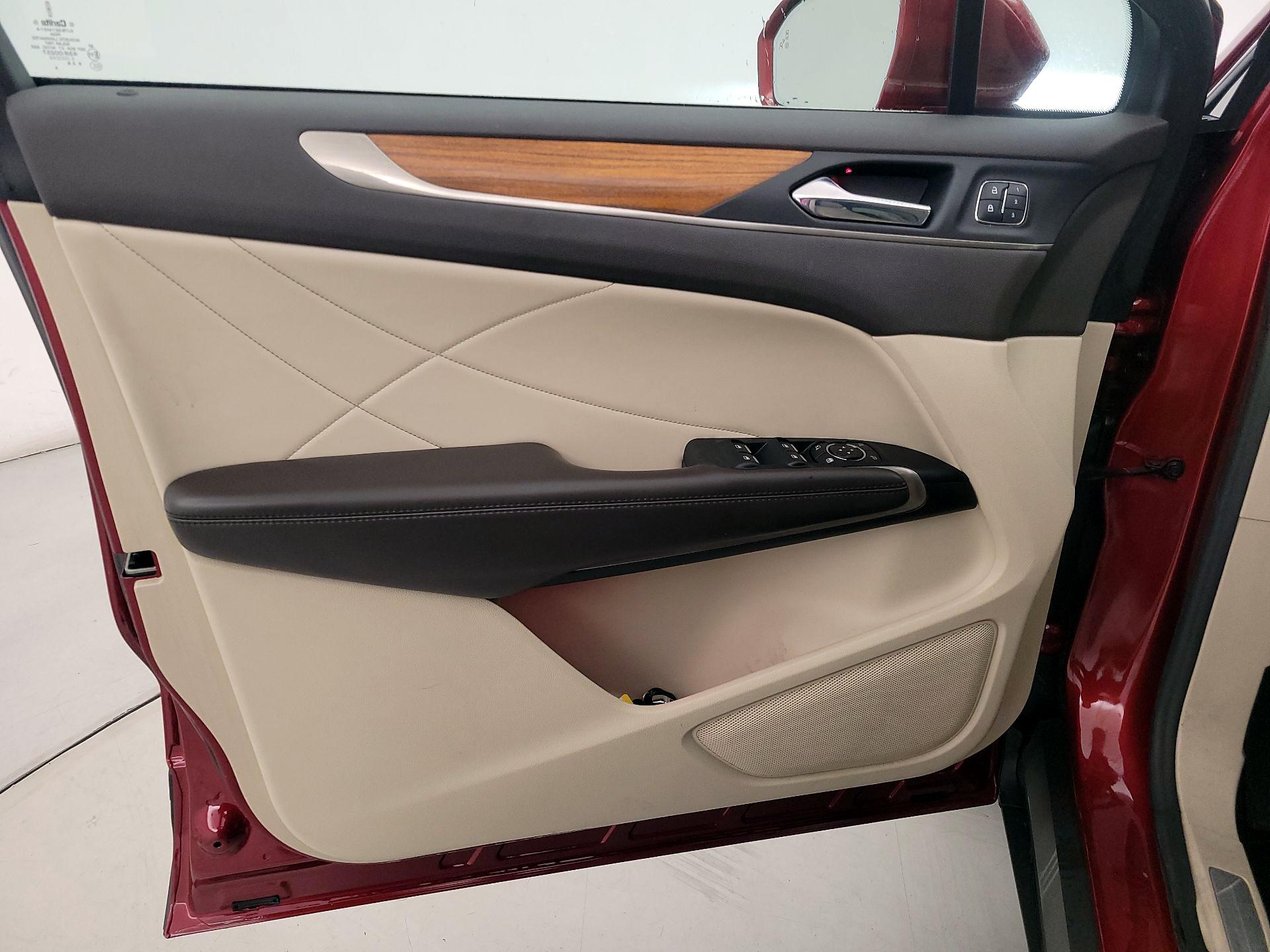 Thumbnail: 2017 Lincoln MKC - 12