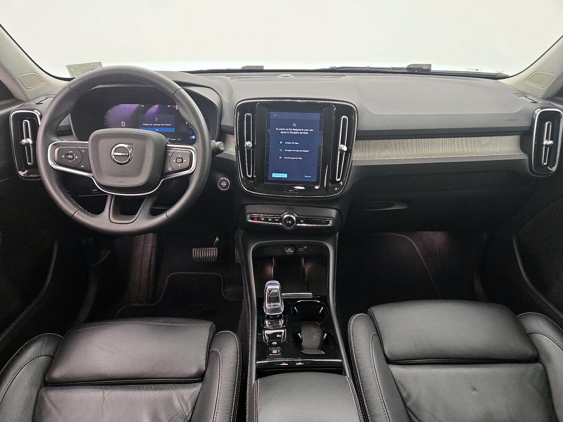 Thumbnail: 2023 Volvo XC40 - 9