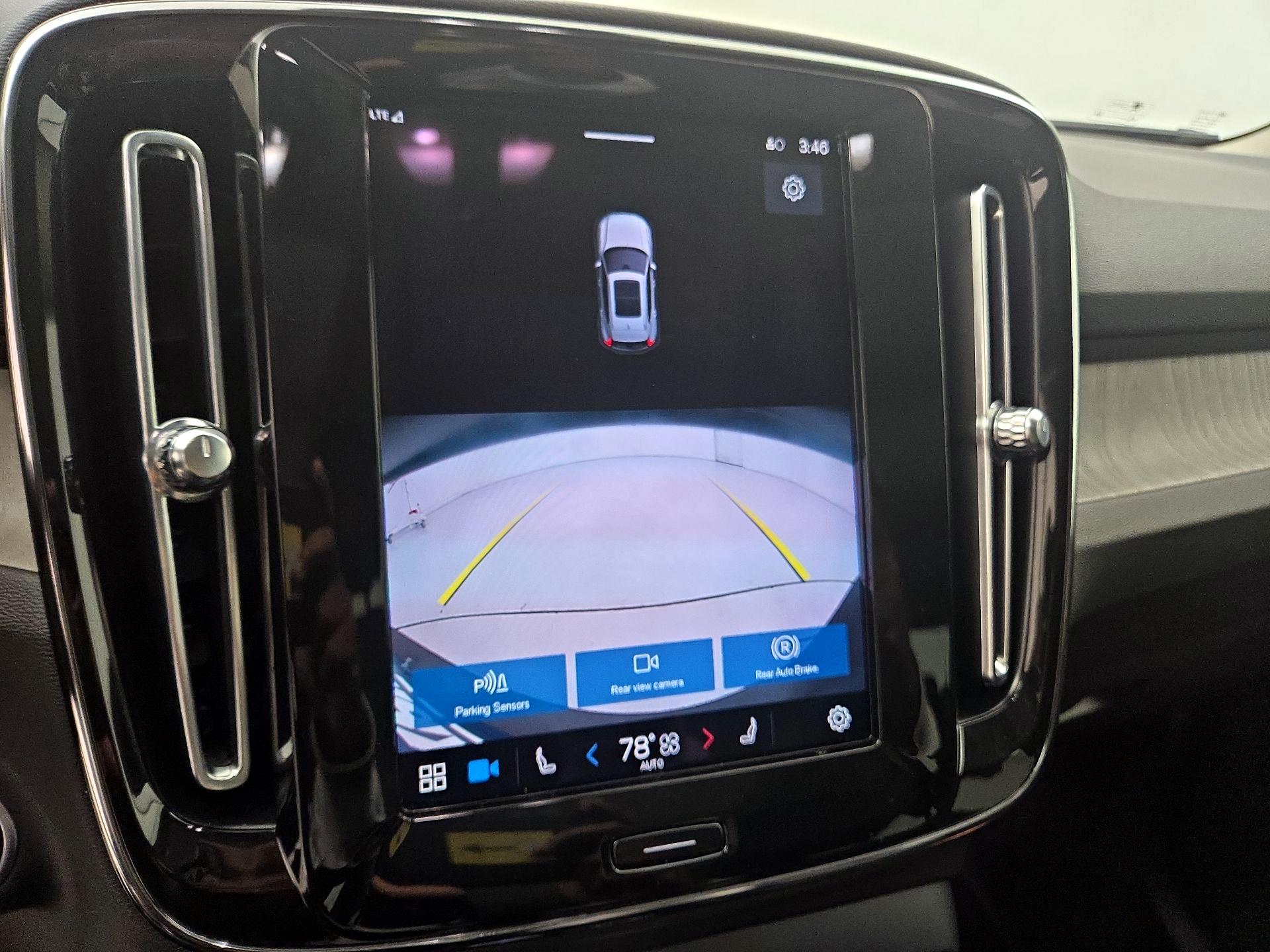 Thumbnail: 2023 Volvo XC40 - 14