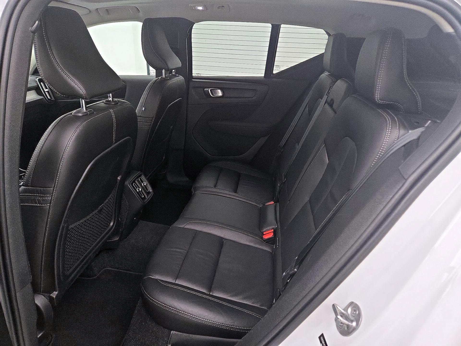 Thumbnail: 2023 Volvo XC40 - 18