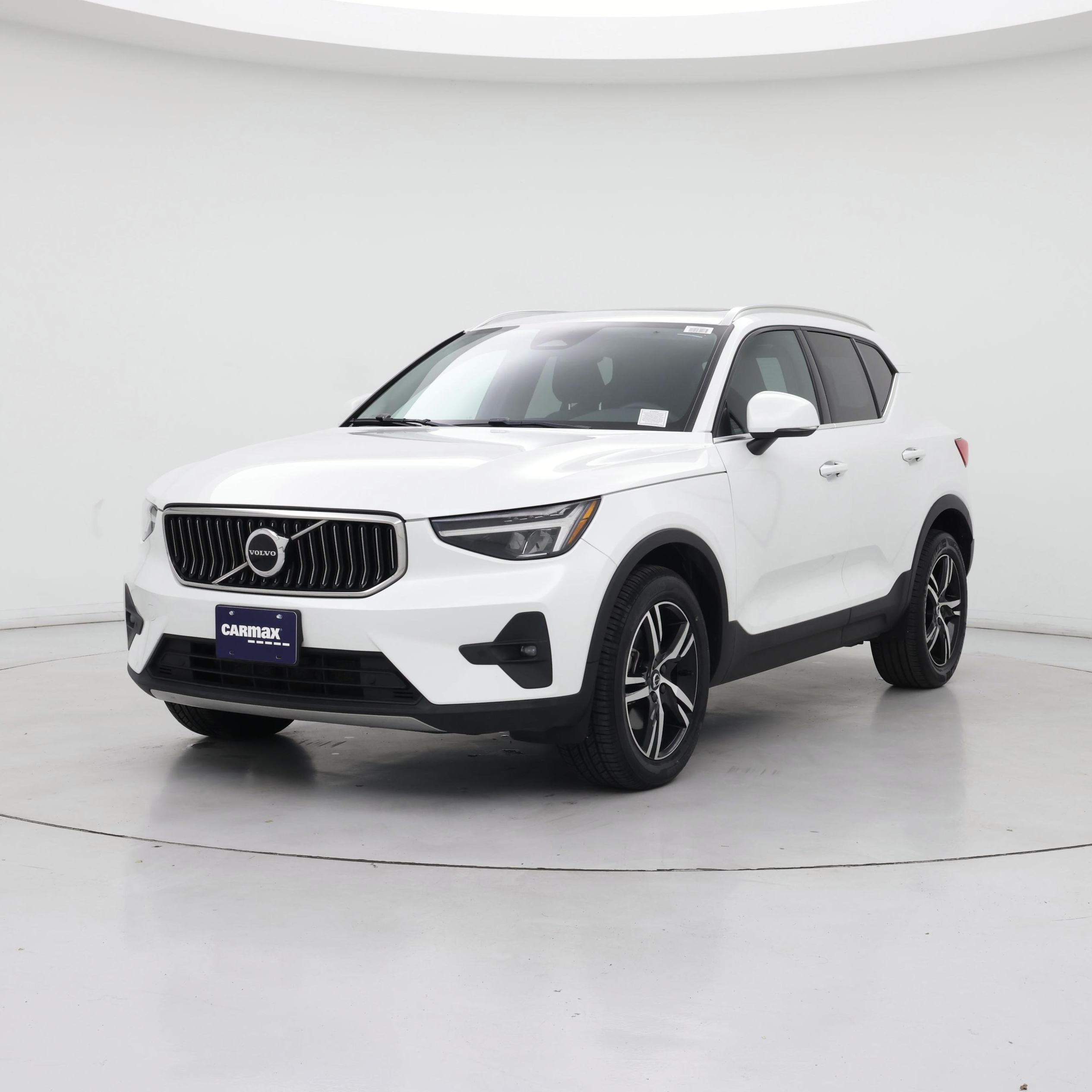 Thumbnail: 2023 Volvo XC40 - 4