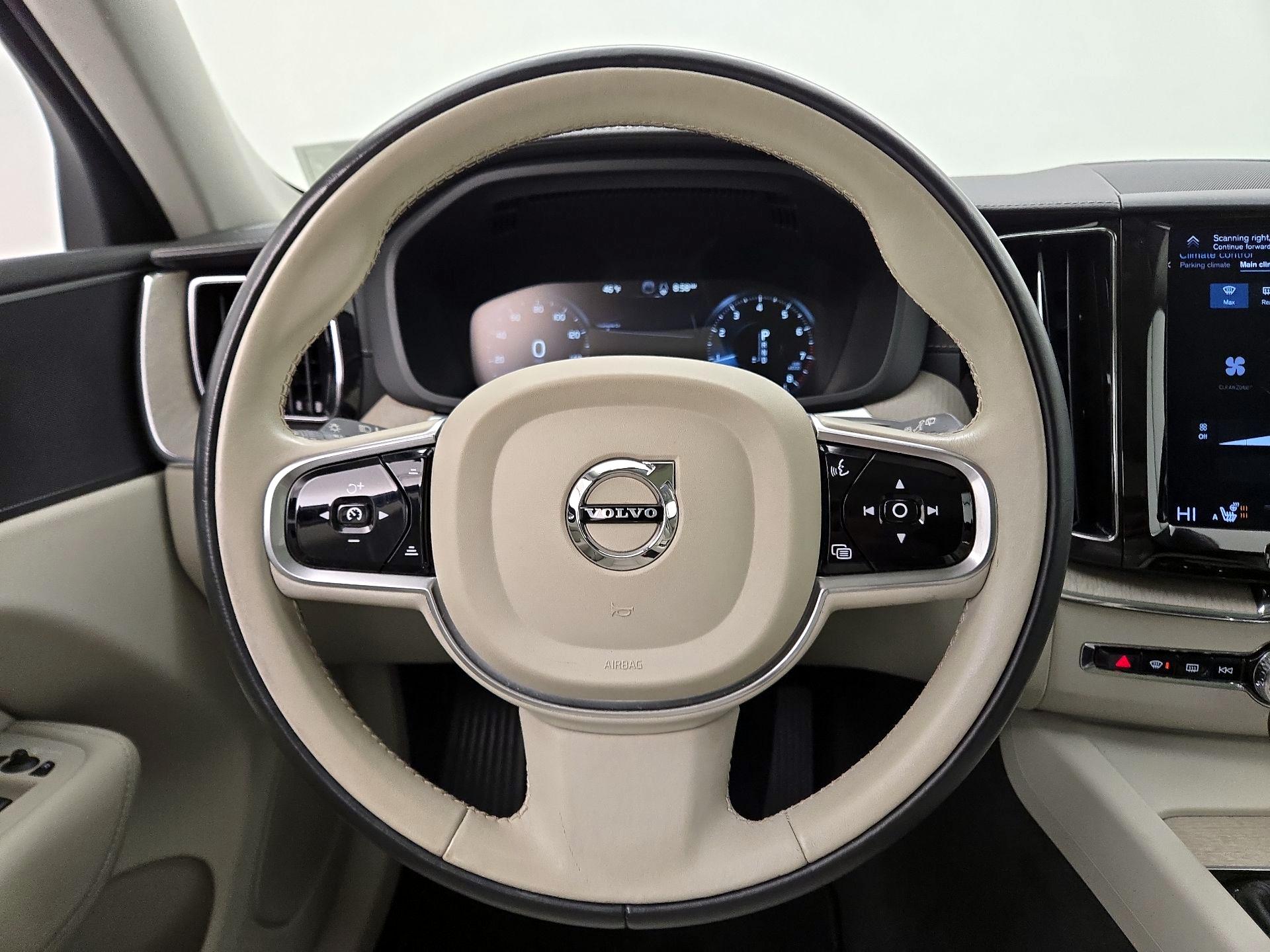 Thumbnail: 2018 Volvo XC60 - 10